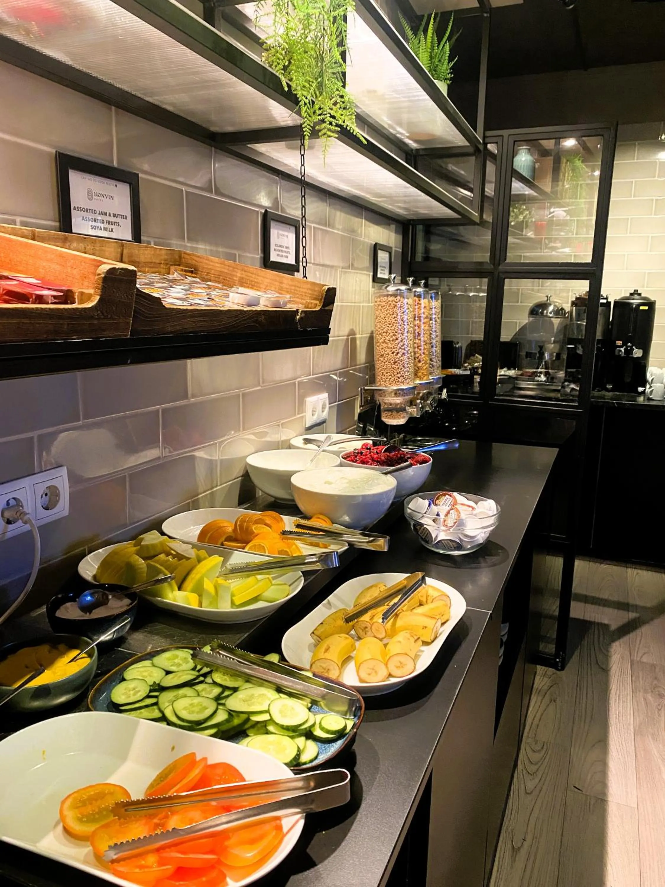 Restaurant/places to eat in Konvin Hotel by Reykjavik Keflavik Airport