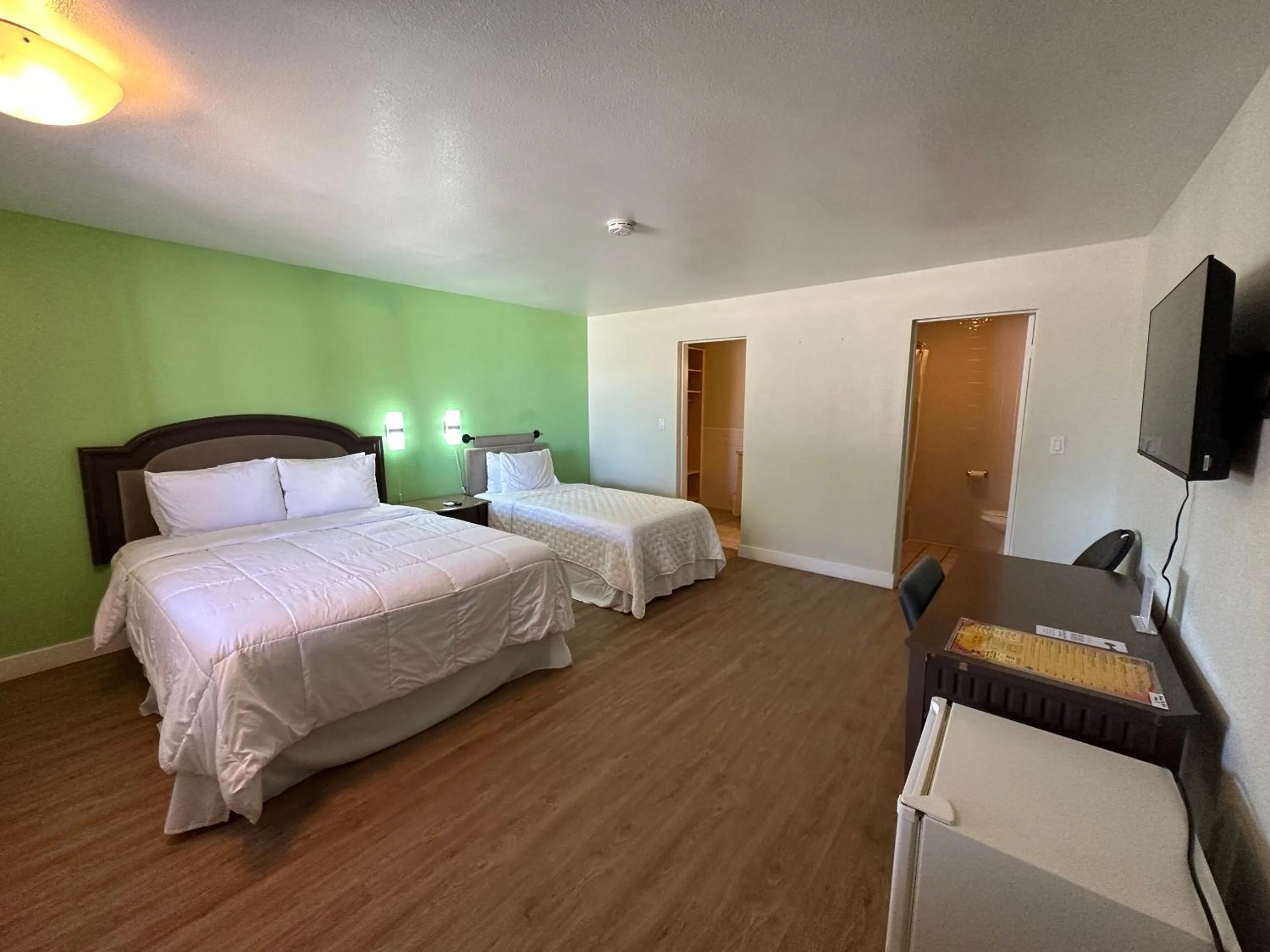 hair dresser, Bed in Moapa Motel