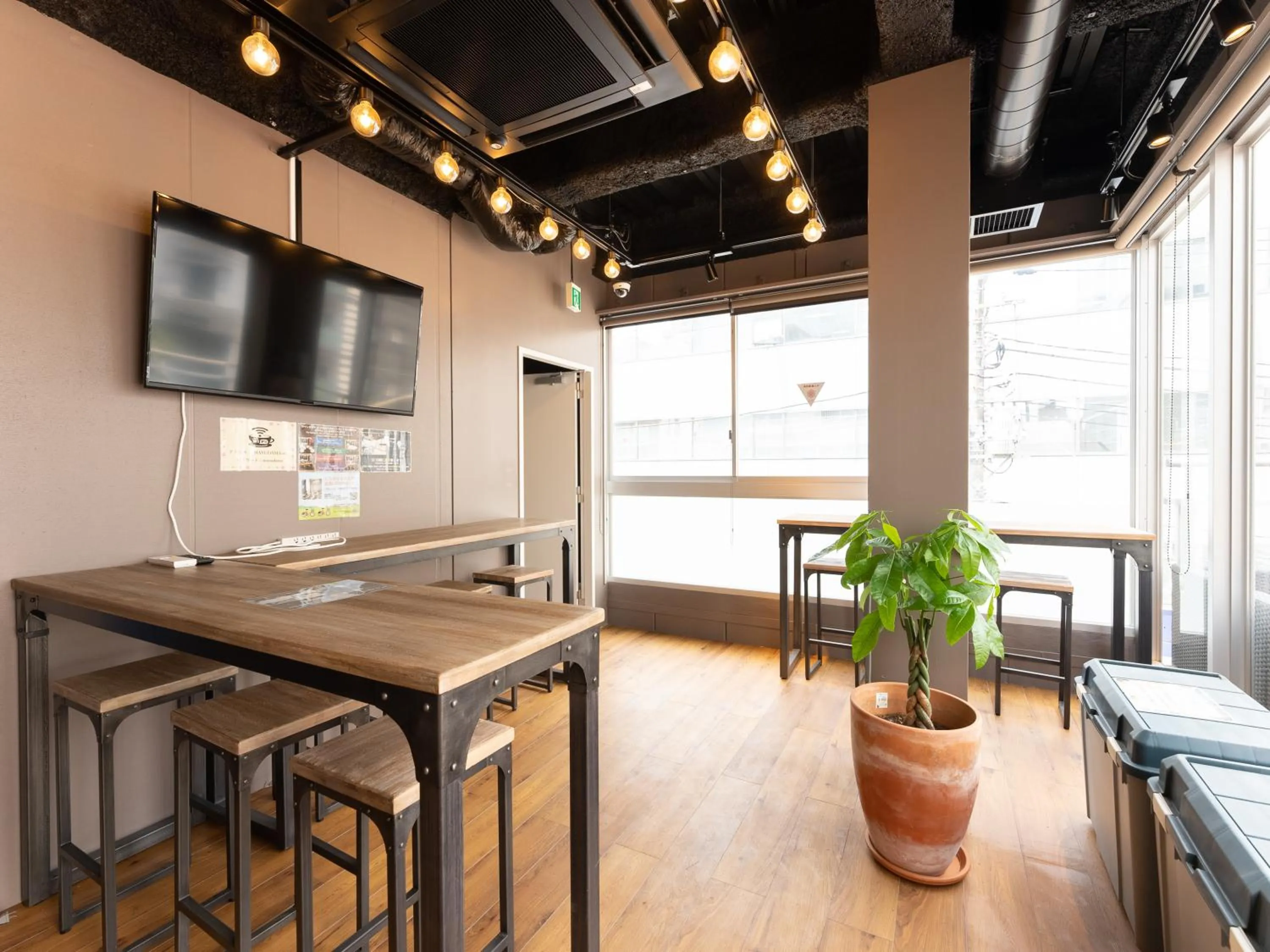 Communal lounge/ TV room in Tabist MAYUDAMA CABIN