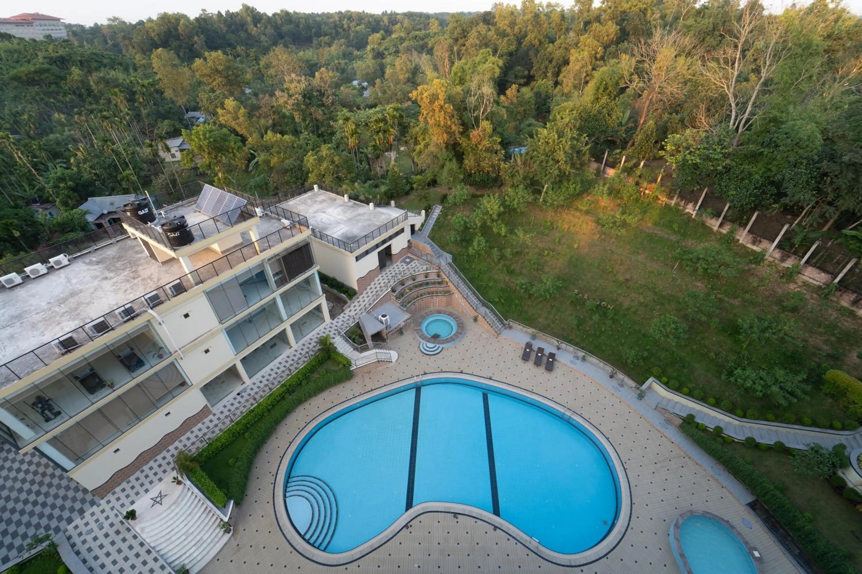 Hot Tub in Paragon Hotel & Resort