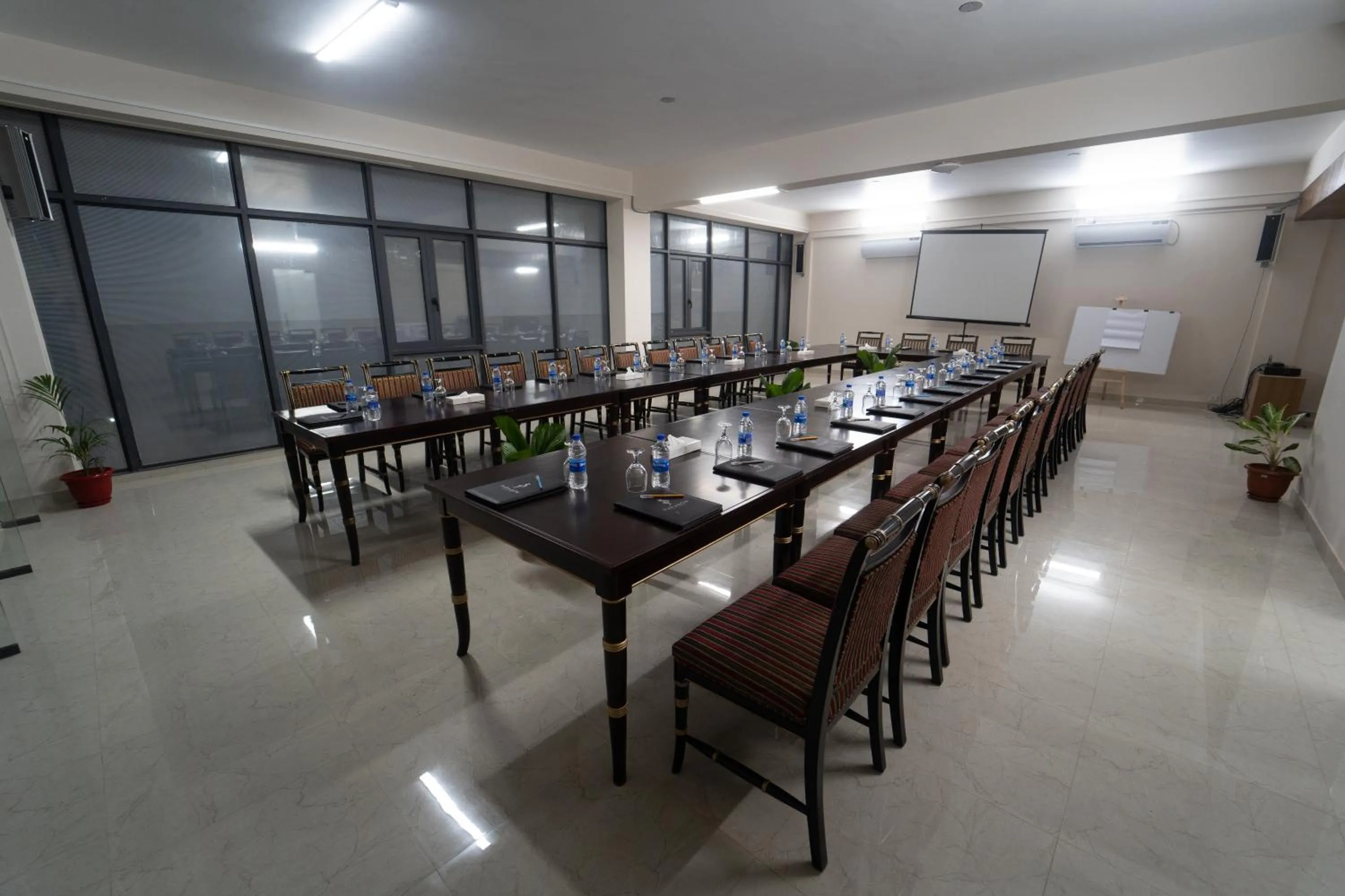 Business facilities in Paragon Hotel & Resort