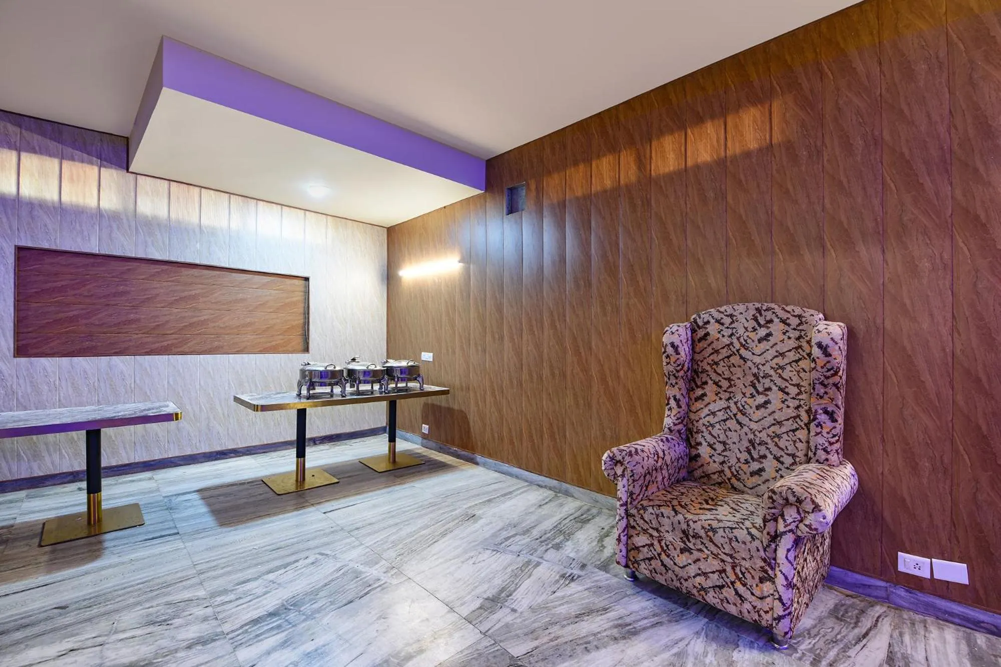 Restaurant/places to eat in FabHotel Next Home Prime