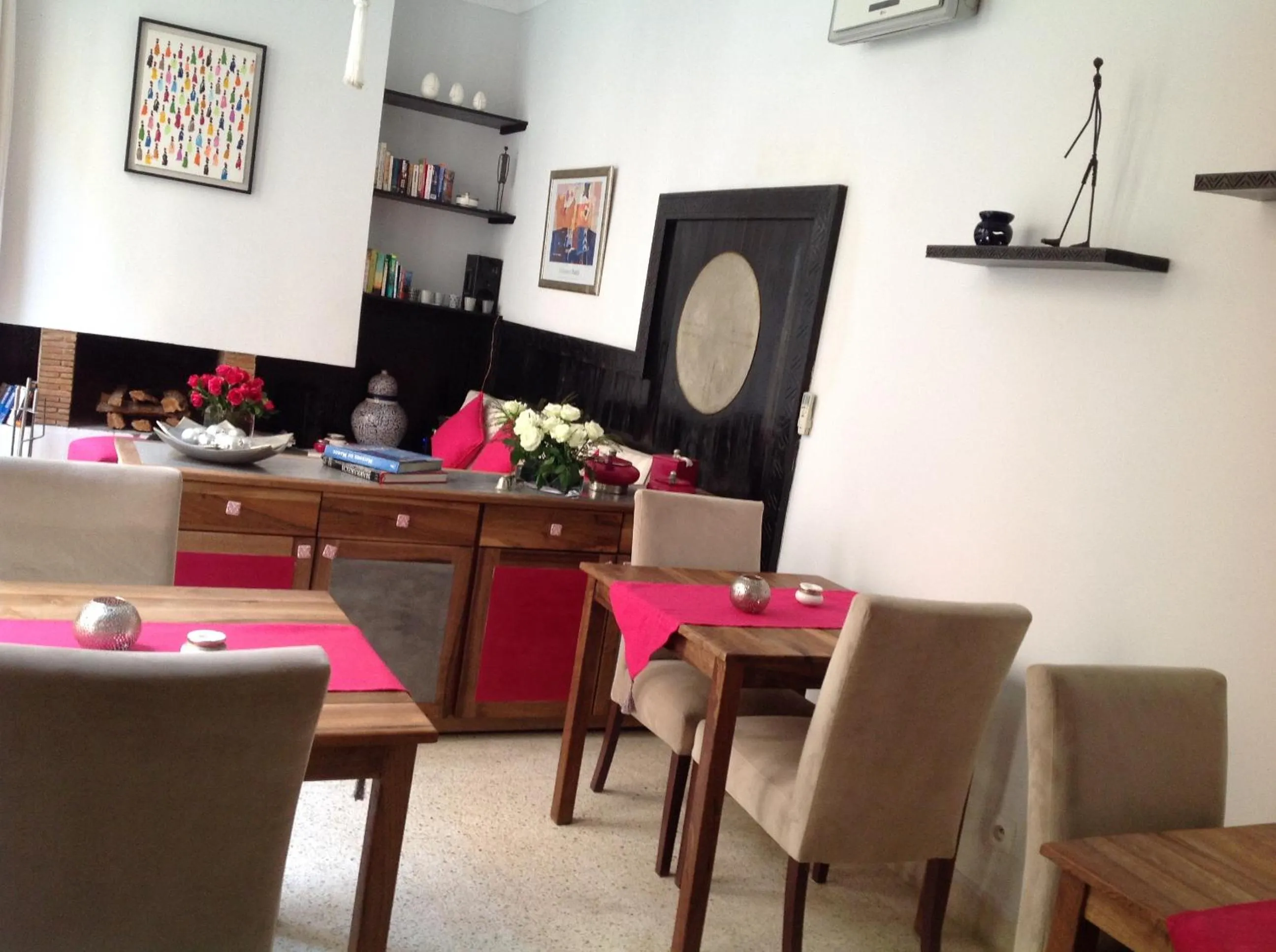 Restaurant/places to eat in Riad Nafis