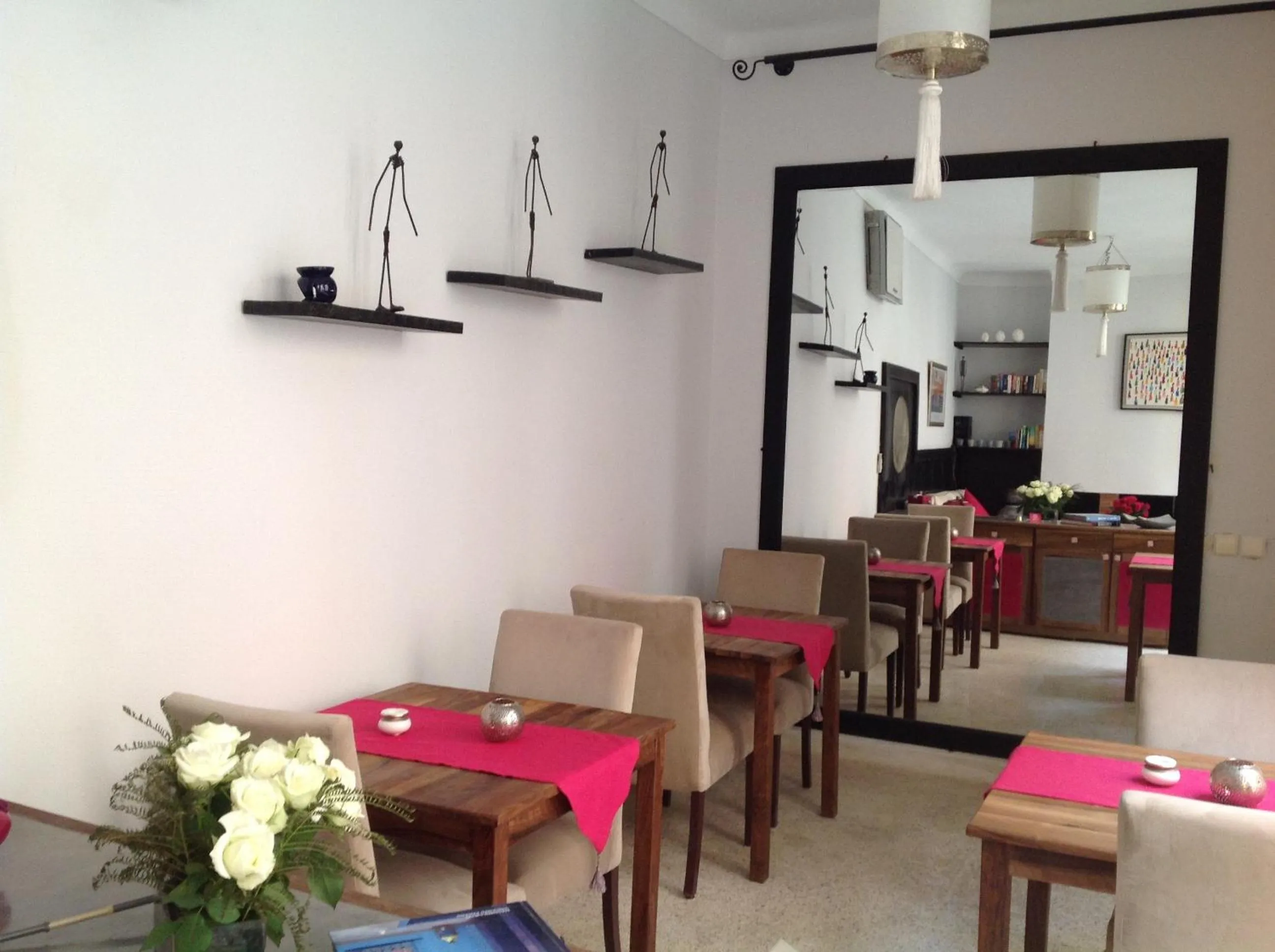 Restaurant/places to eat in Riad Nafis