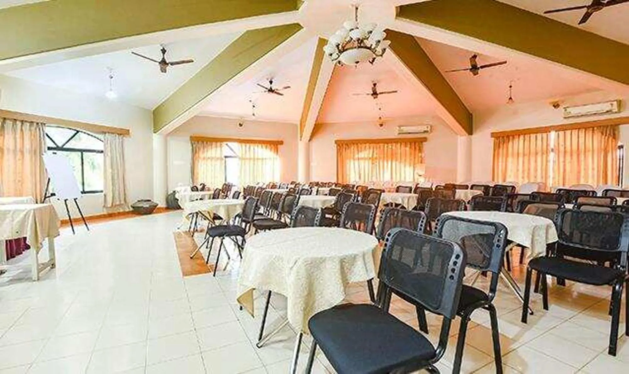Banquet/Function facilities in Via Toro Highland Beach Resort With Pool - 500M From Candolim Beach