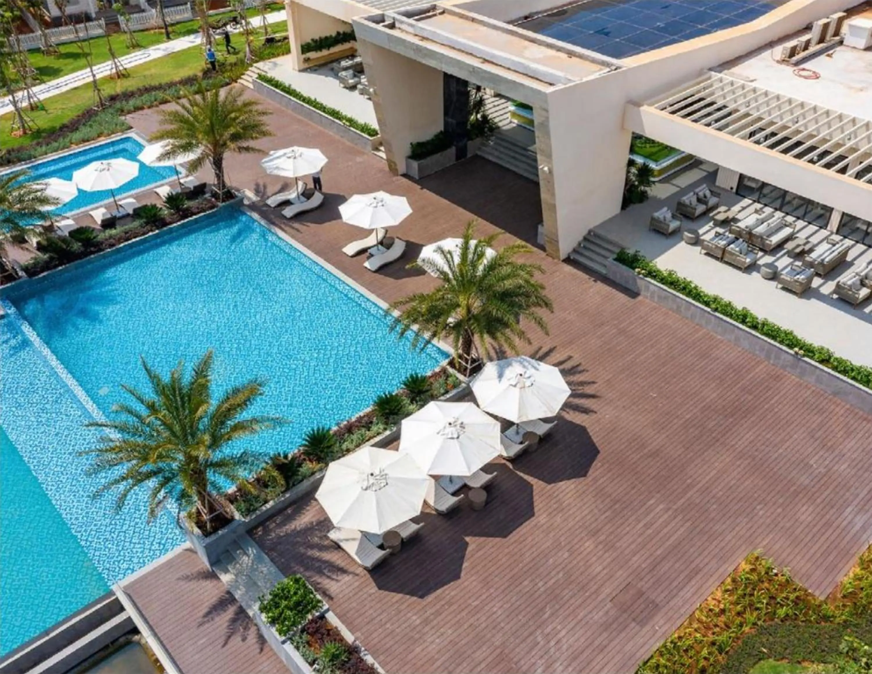 Swimming pool in Novaworld Villas