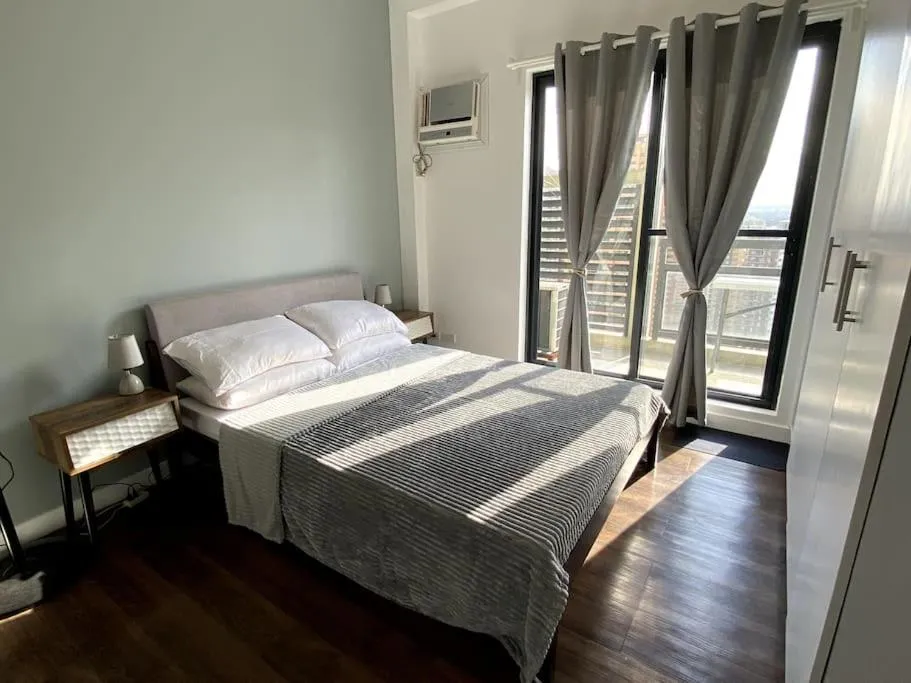 Bed in Modern Condo Apt in Flair Tower South, Mandaluyong