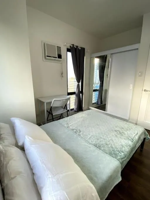 Bed in Modern Condo Apt in Flair Tower South, Mandaluyong