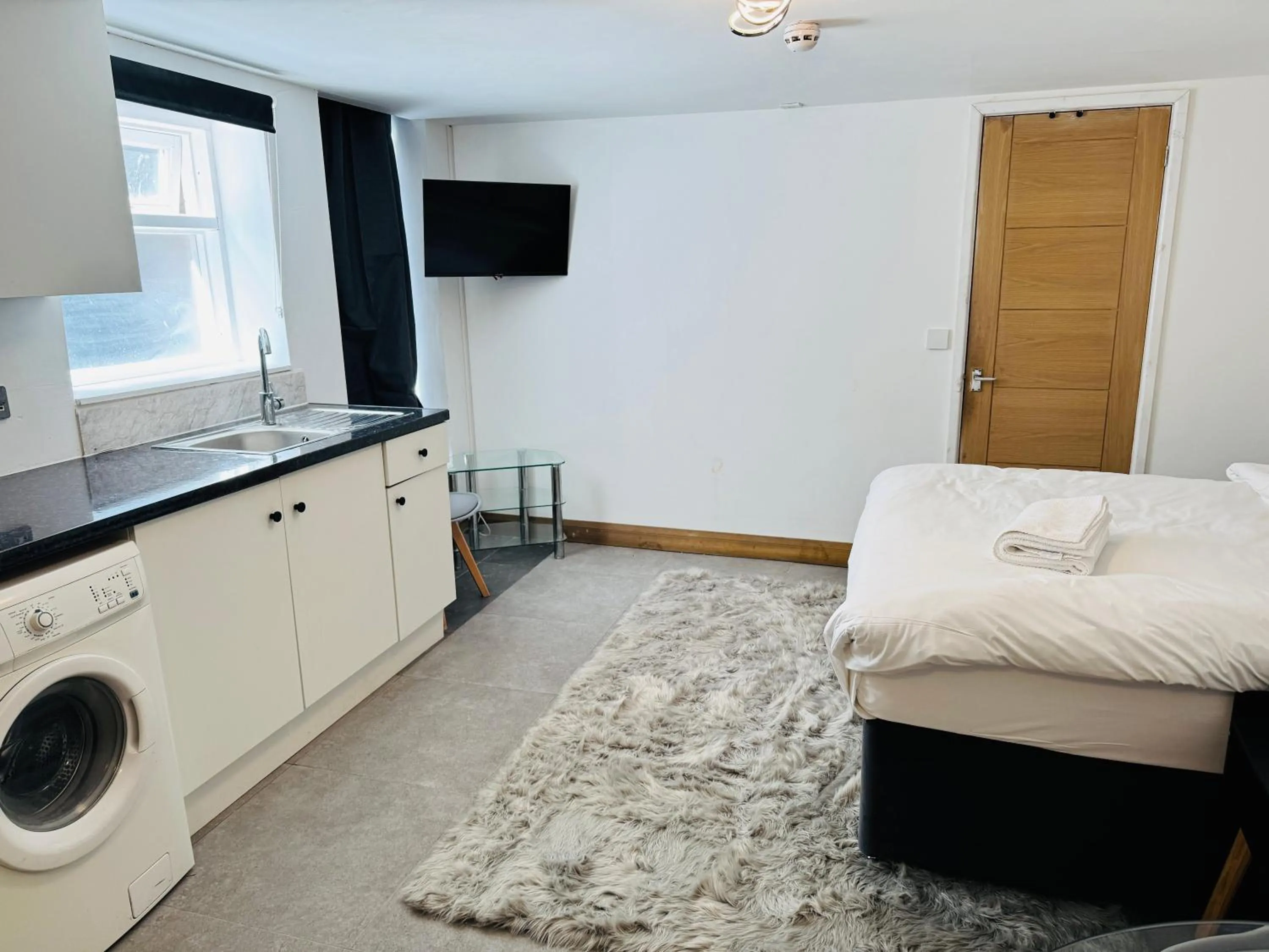 Bed in Hotels 24-7 - The Old Victoria Hotel