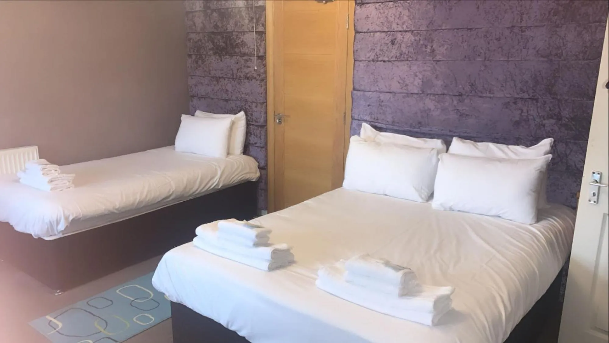 Bed in Hotels 24-7 - The Old Victoria Hotel