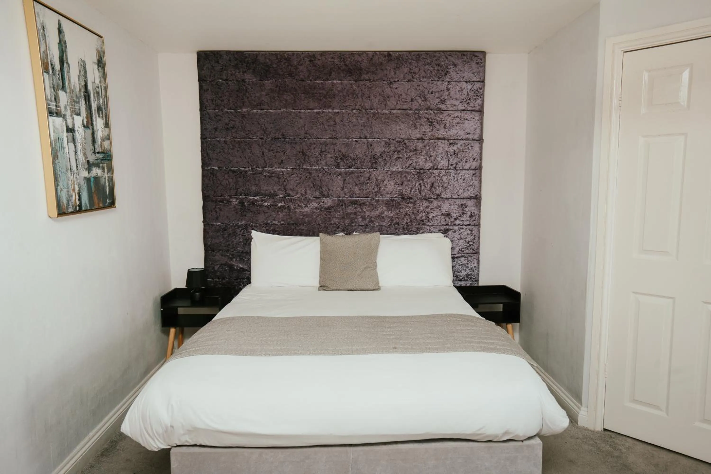 Bed in Hotels 24-7 - The Old Victoria Hotel