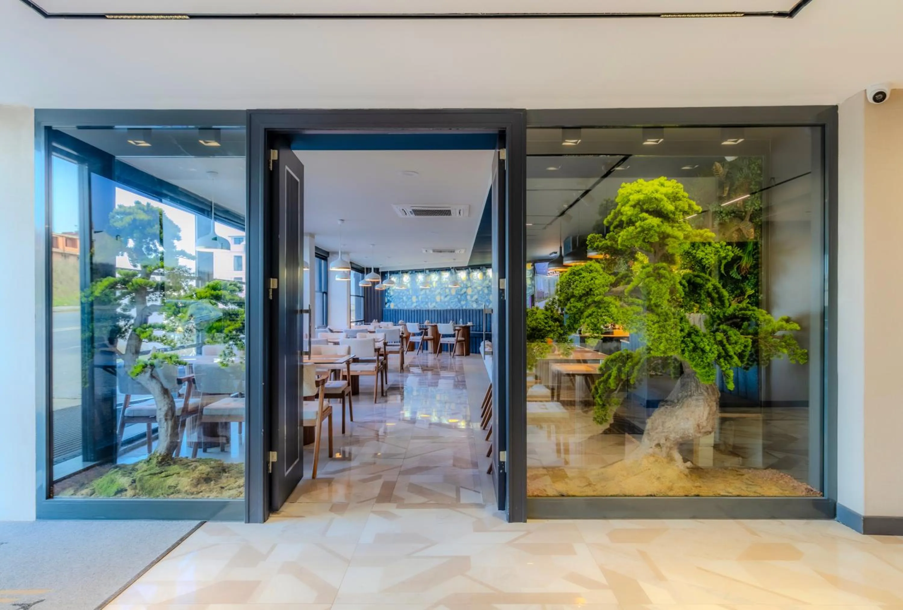 Restaurant/places to eat in Heaven Premium Hotel Restaurant & Airport Shuttle