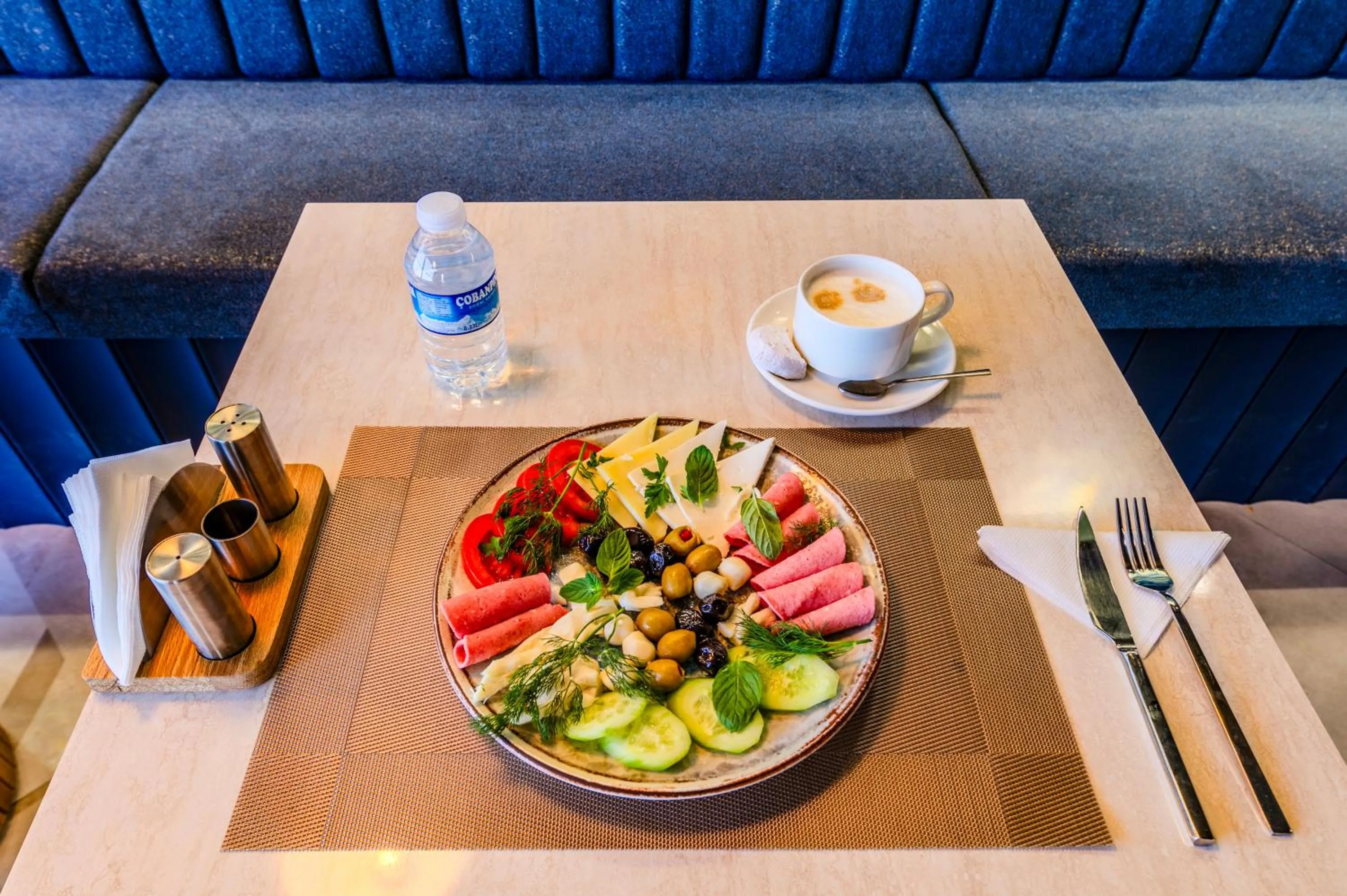 Restaurant/places to eat in Heaven Premium Hotel Restaurant & Airport Shuttle