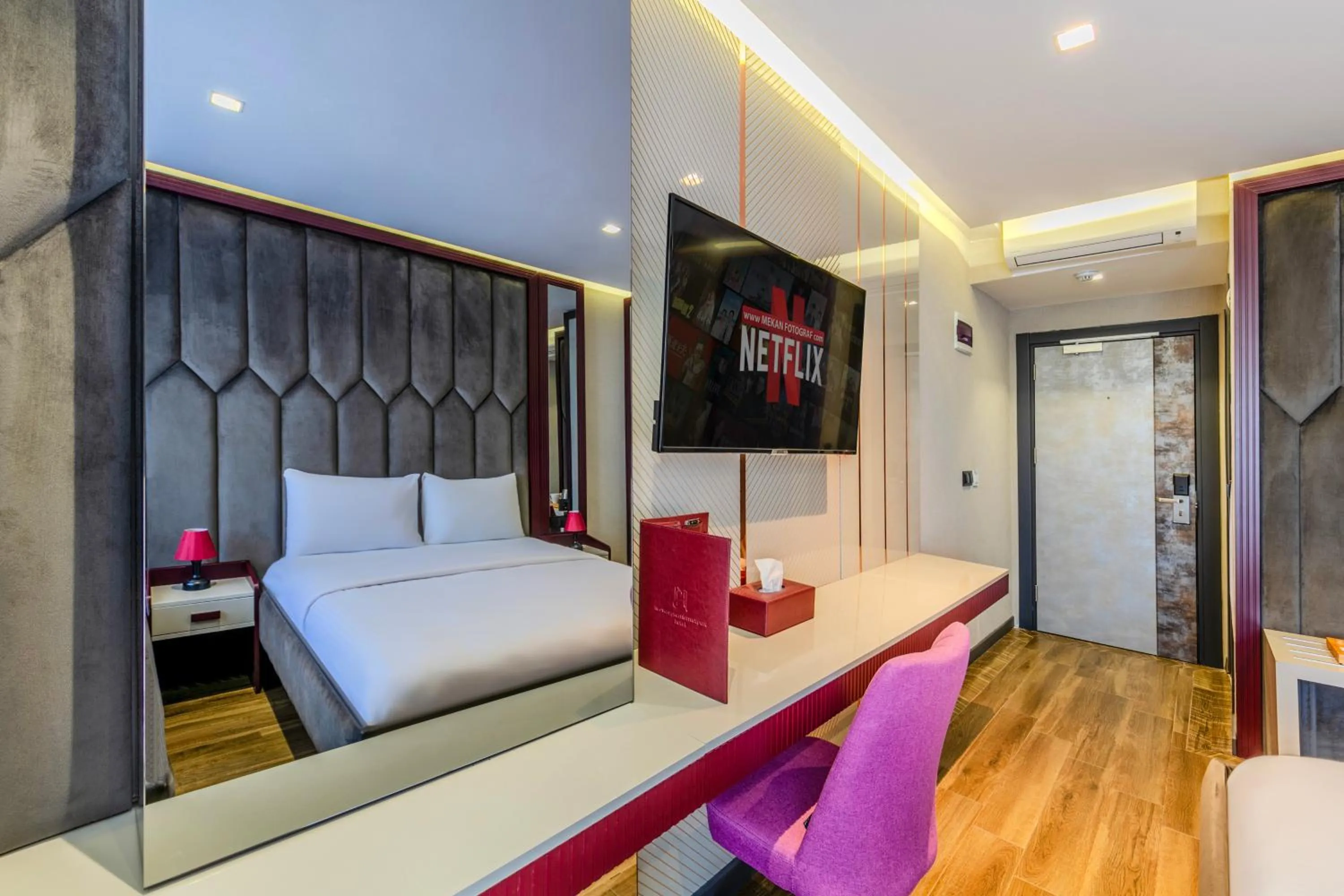 TV and multimedia, Bed in Heaven Premium Hotel Restaurant & Airport Shuttle