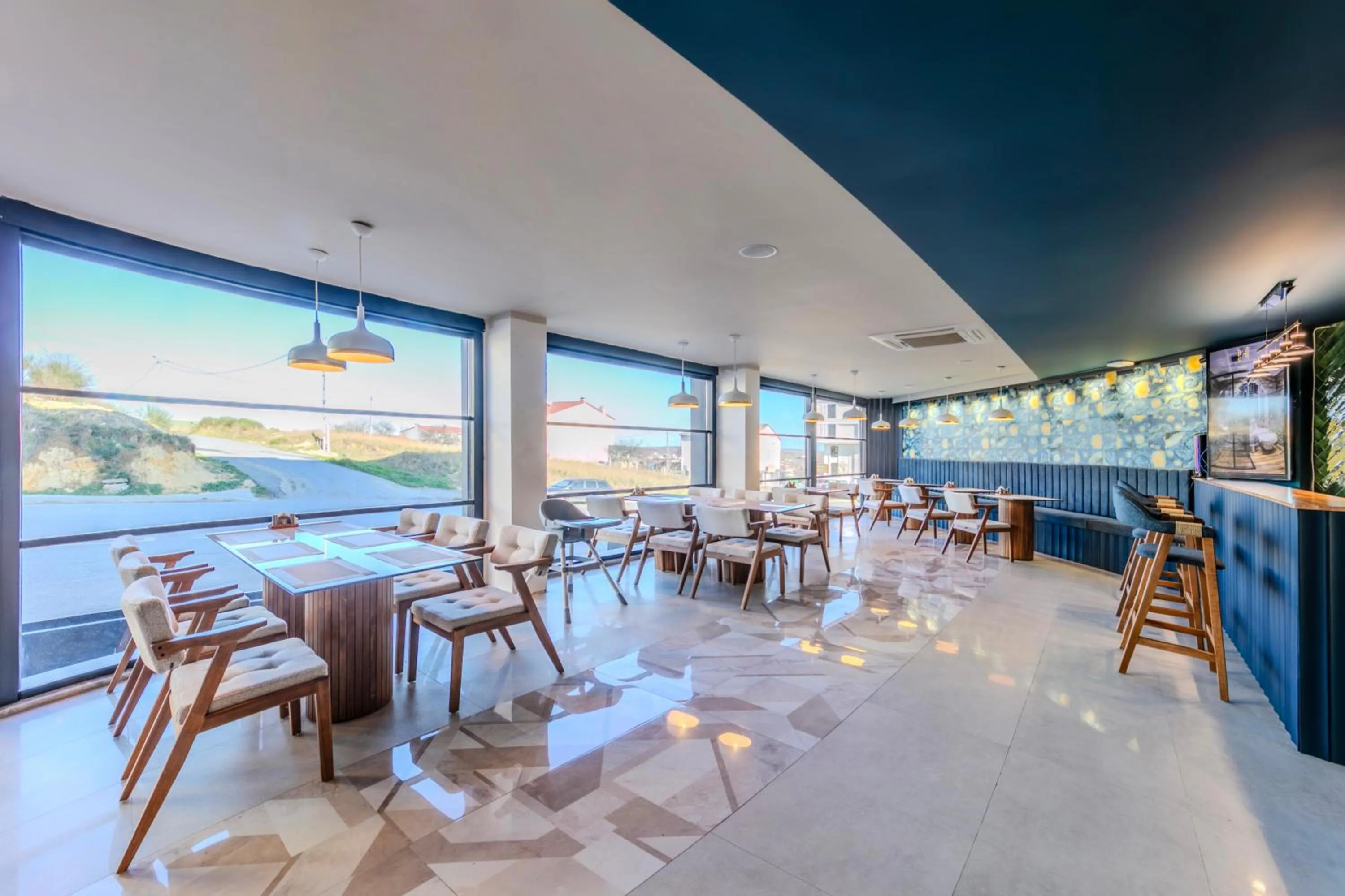 Restaurant/places to eat in Heaven Premium Hotel Restaurant & Airport Shuttle