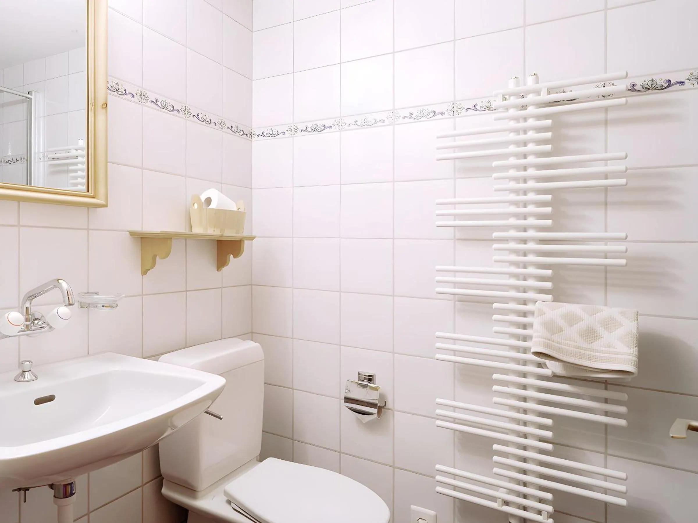 Bathroom in Alpengasthof Crusch Alba ed Alvetern, S-charl