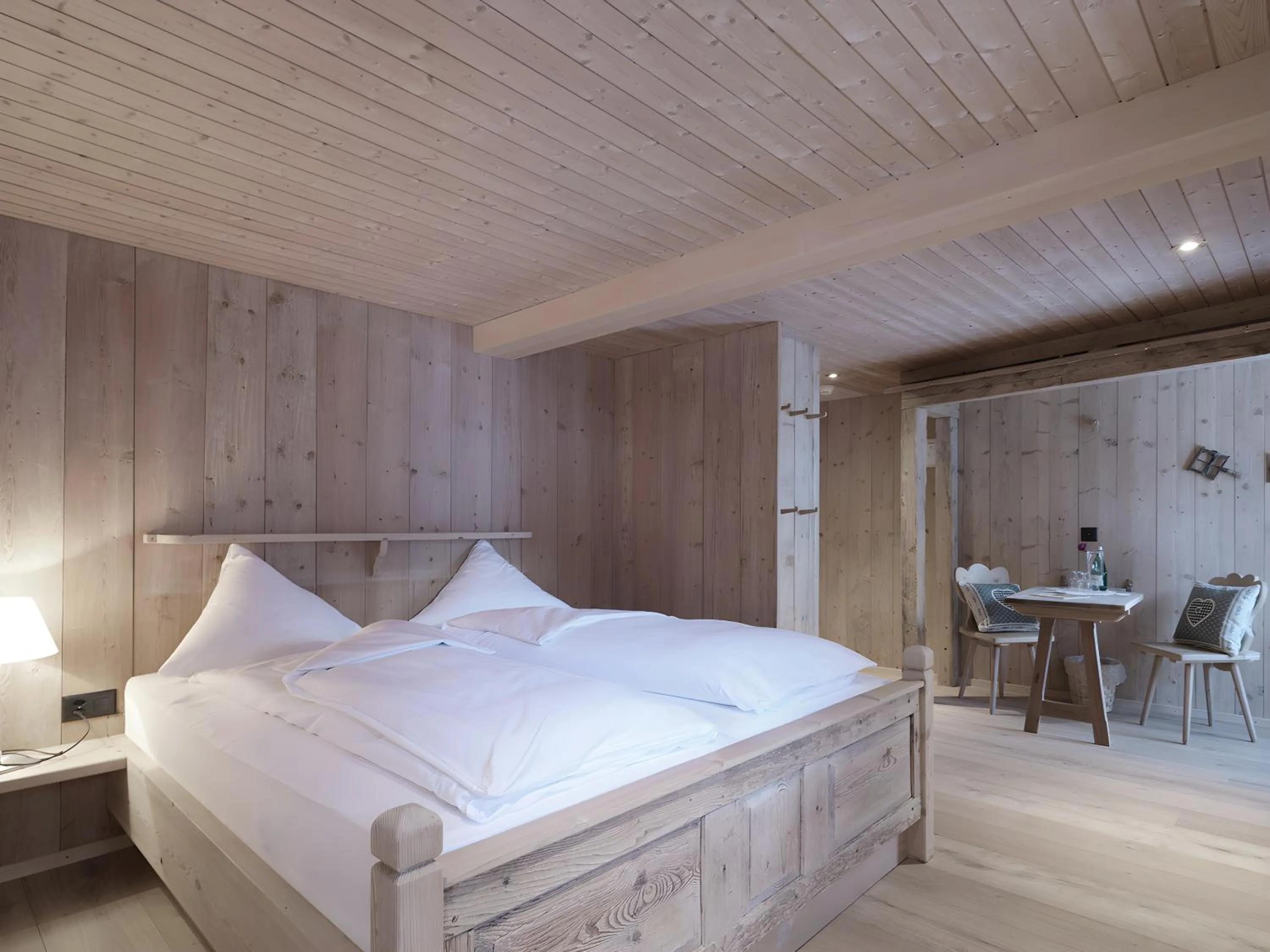 Photo of the whole room, Bed in Alpengasthof Crusch Alba ed Alvetern, S-charl