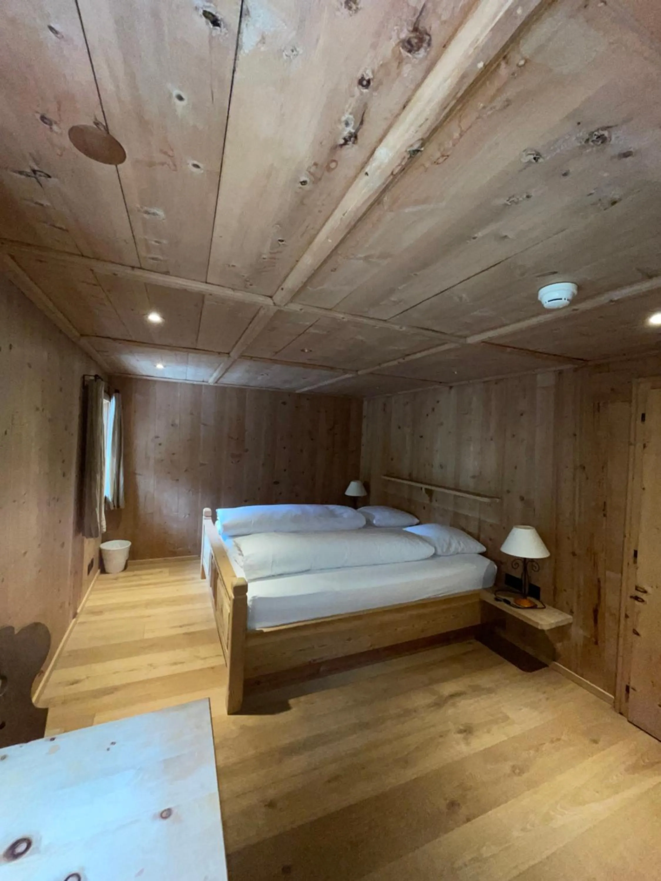 Photo of the whole room, Bed in Alpengasthof Crusch Alba ed Alvetern, S-charl