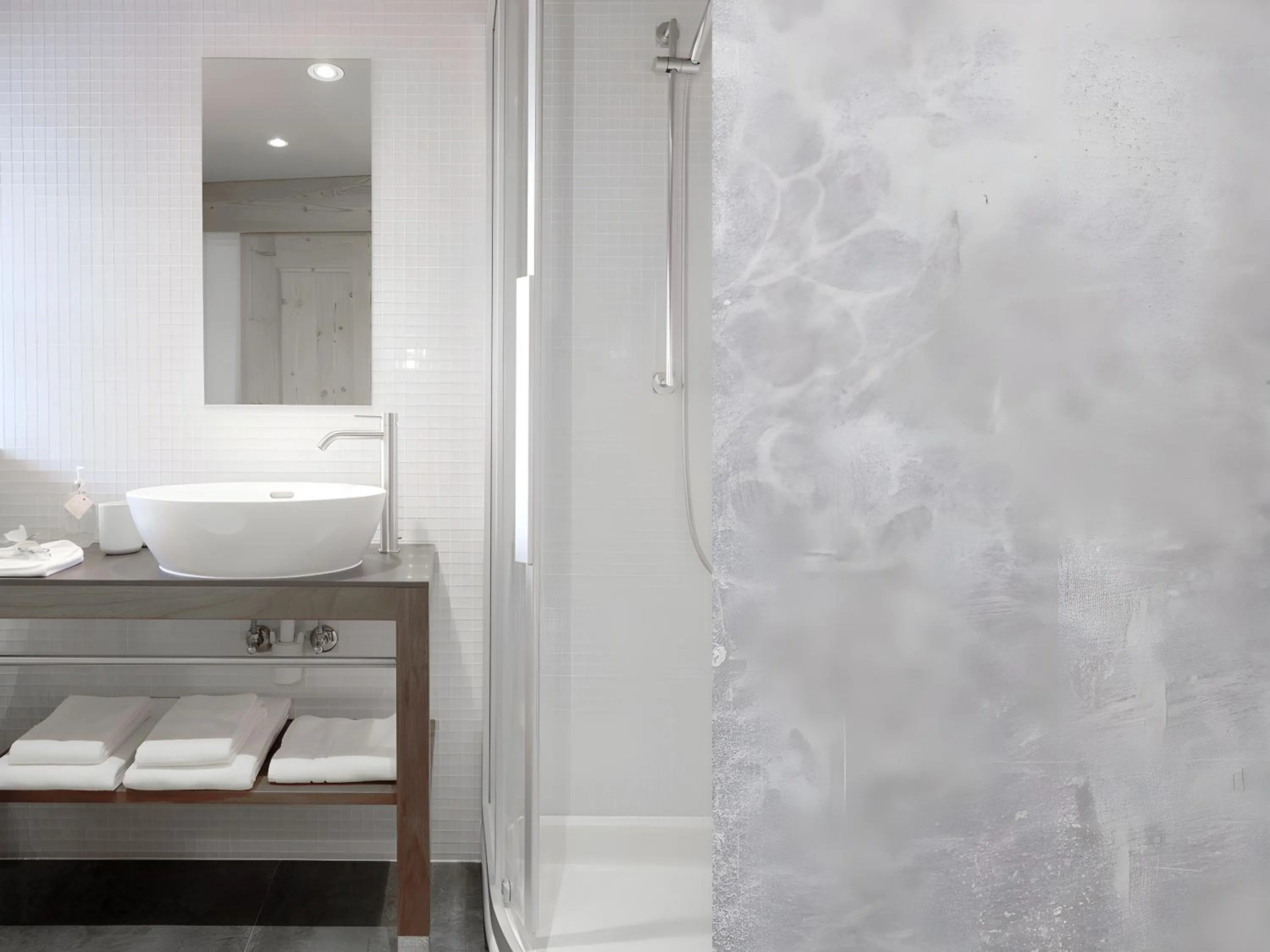 Bathroom in Alpengasthof Crusch Alba ed Alvetern, S-charl