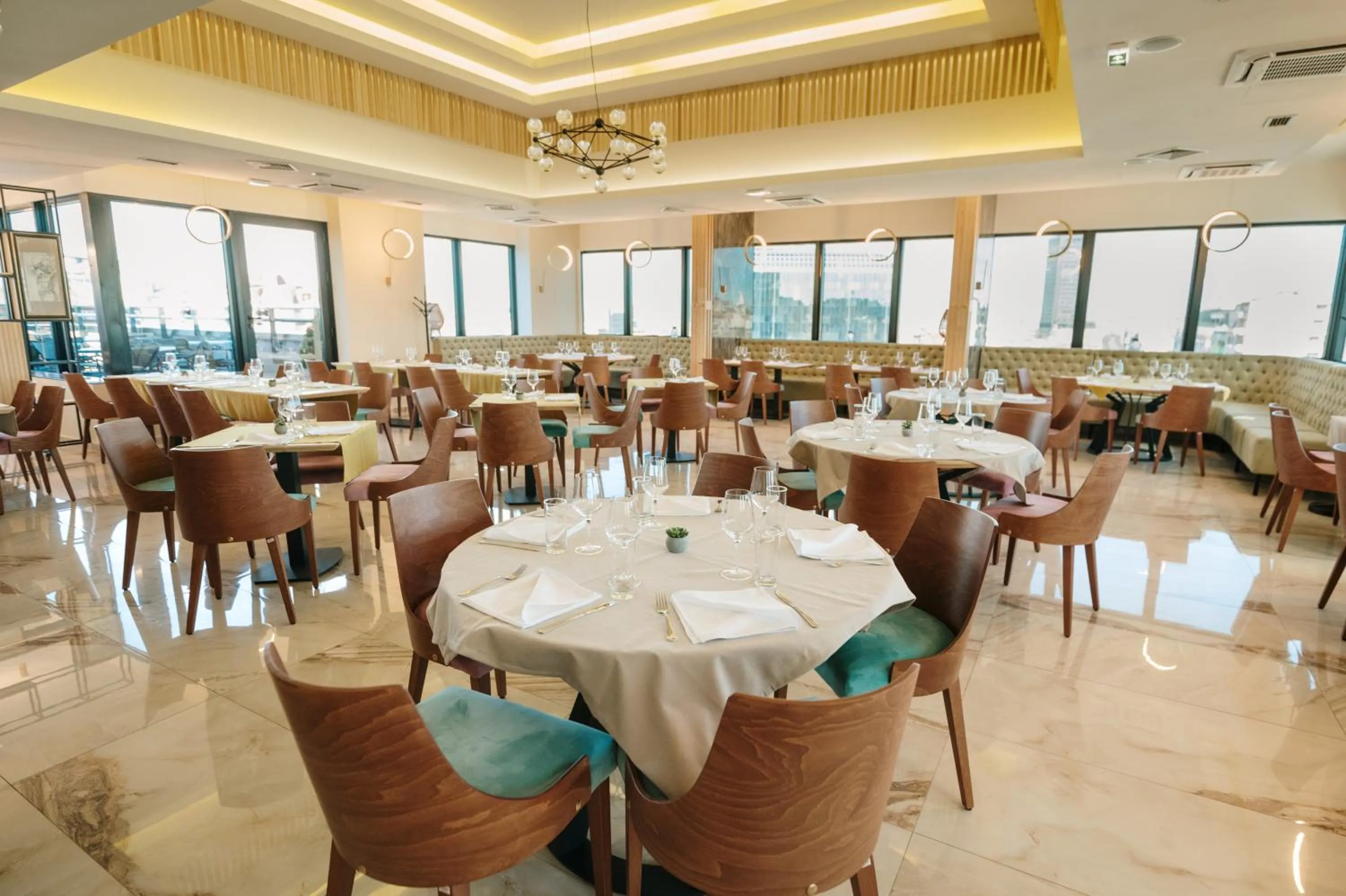 Restaurant/places to eat in Hotel Slavija Lux