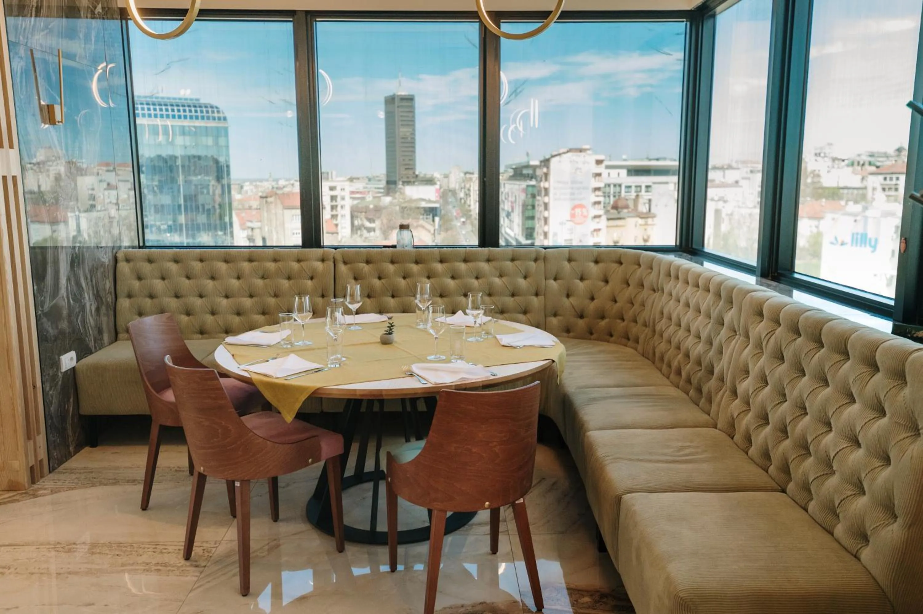 Restaurant/places to eat in Hotel Slavija Lux