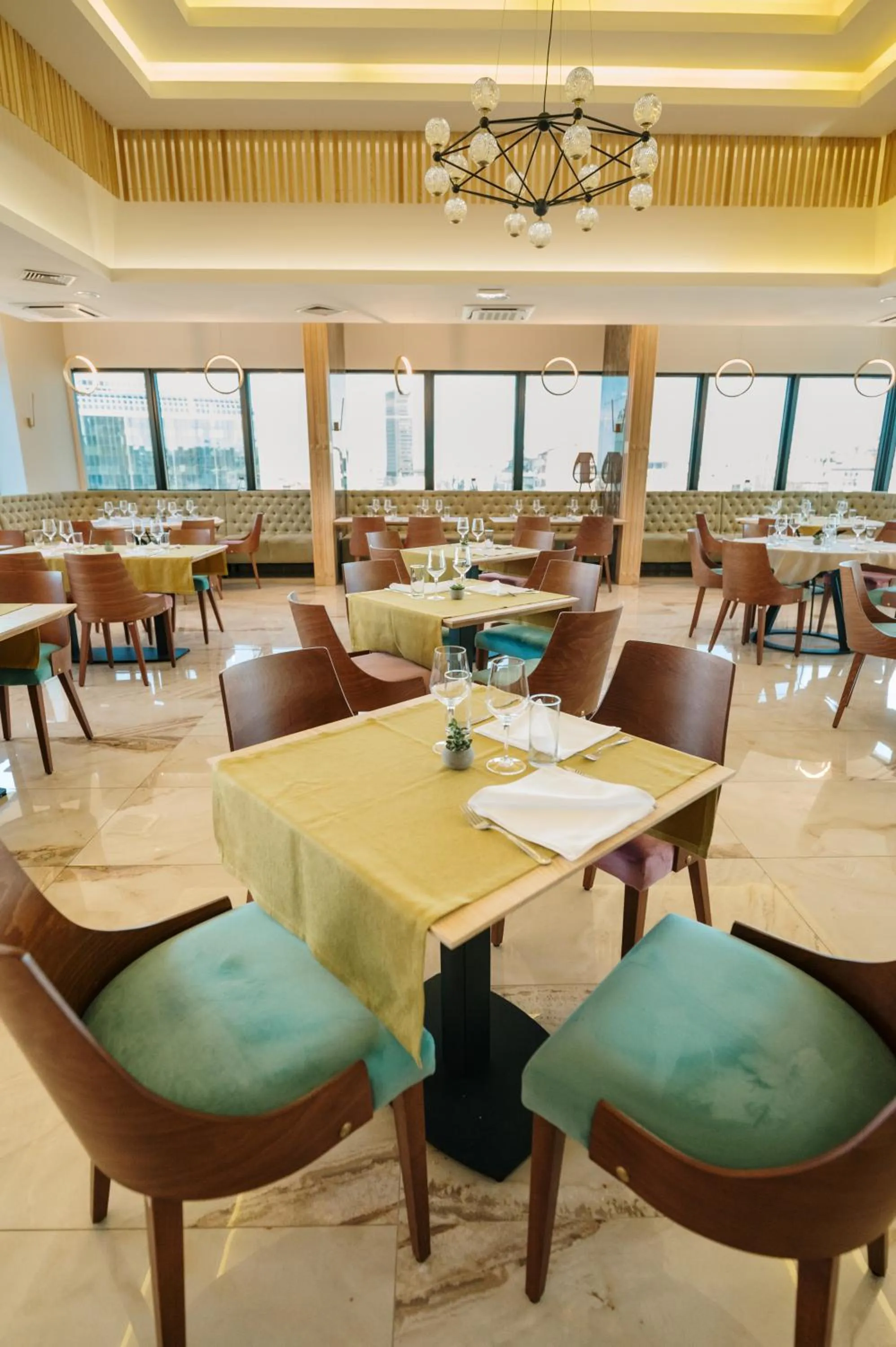 Restaurant/places to eat in Hotel Slavija Lux