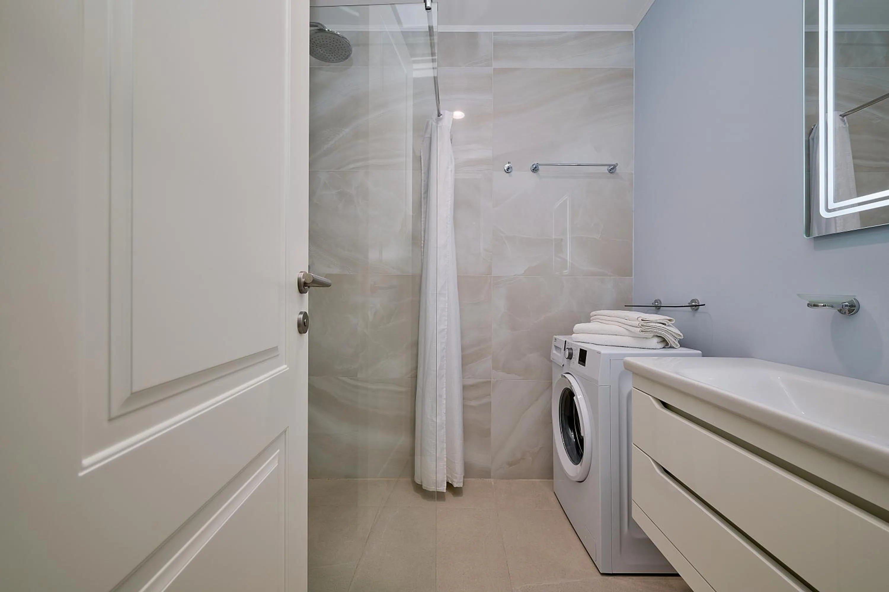 Shower in Skyline resort