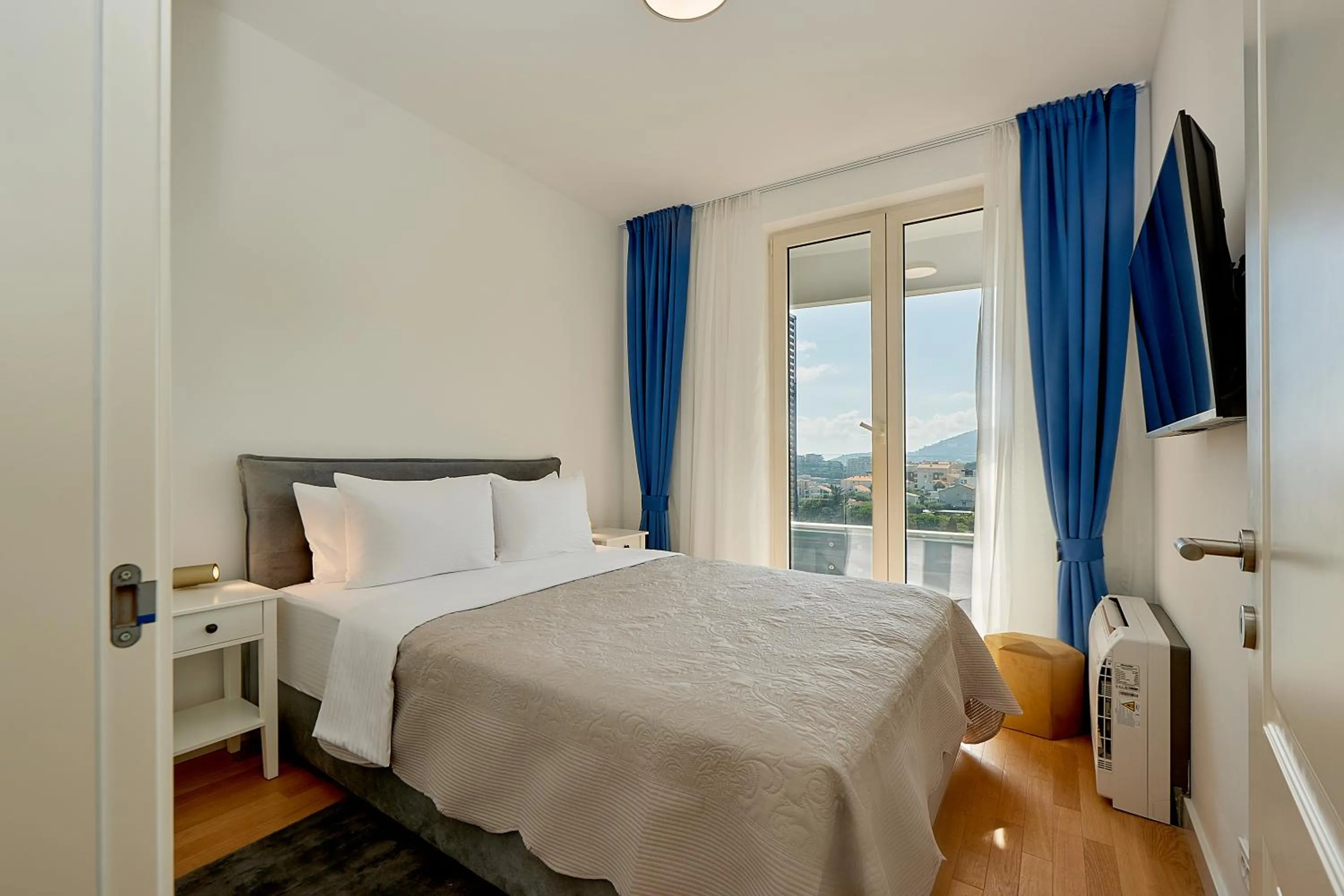 Bedroom, Bed in Skyline resort