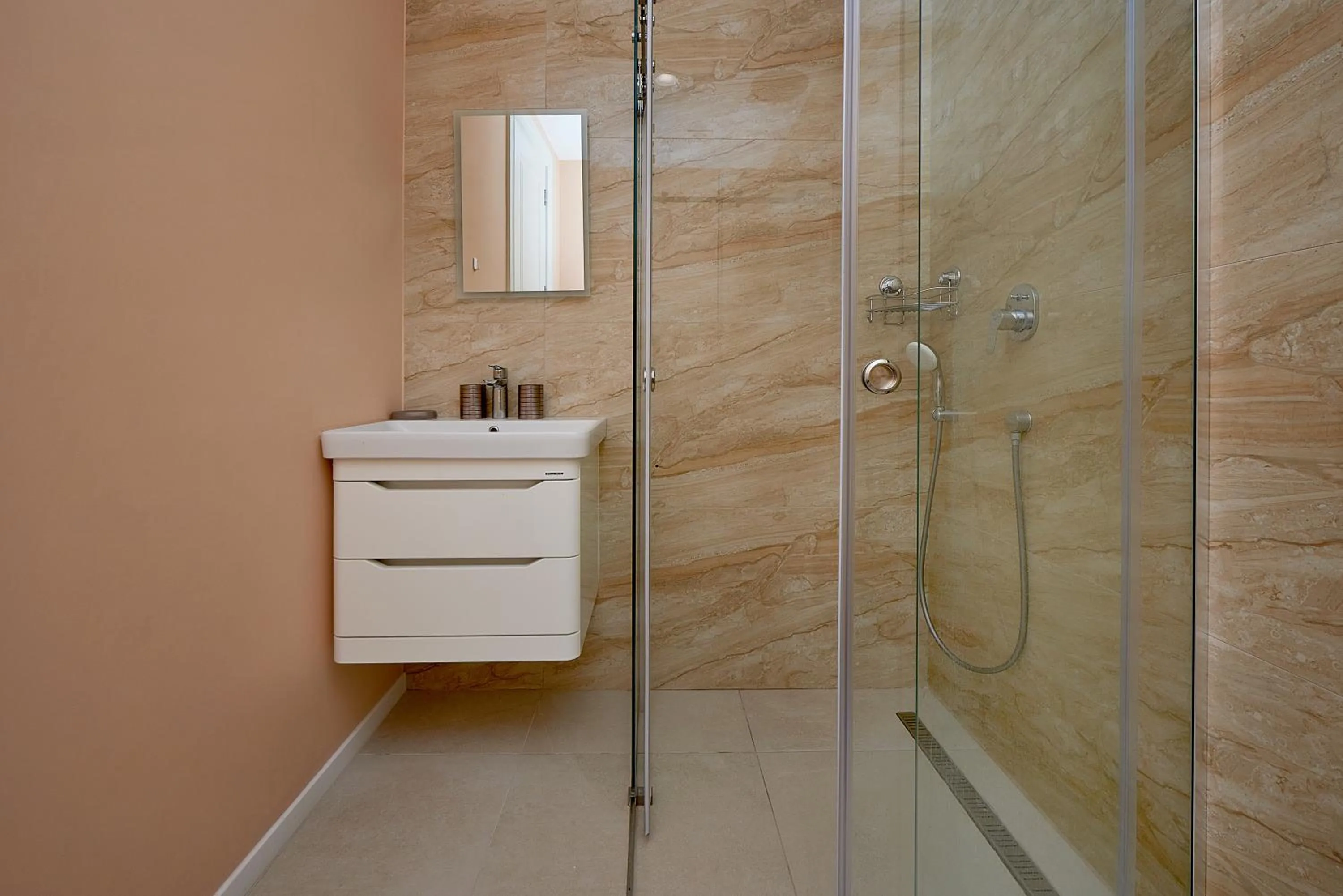 Shower in Skyline resort