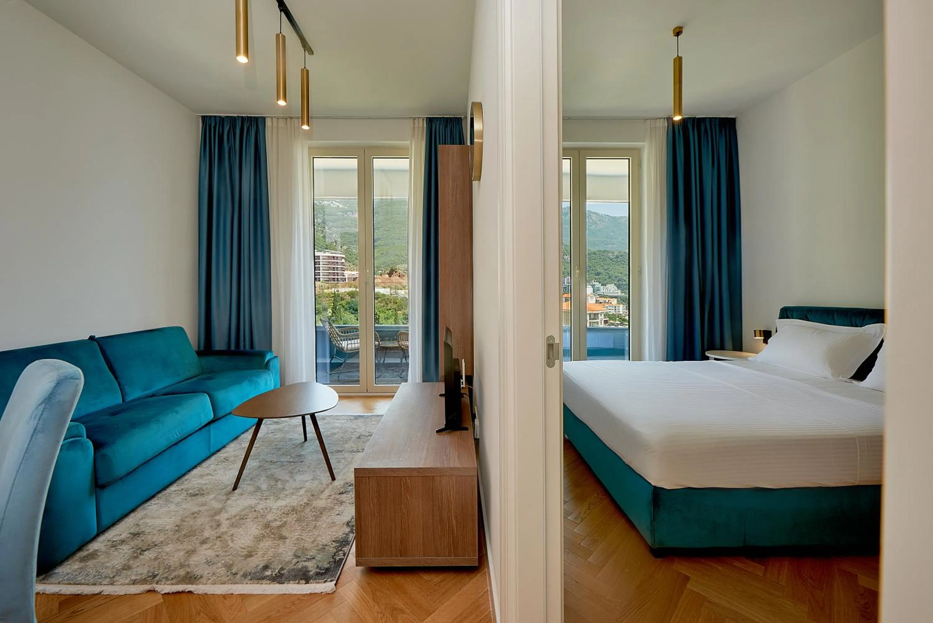 Living room, Bed in Skyline resort