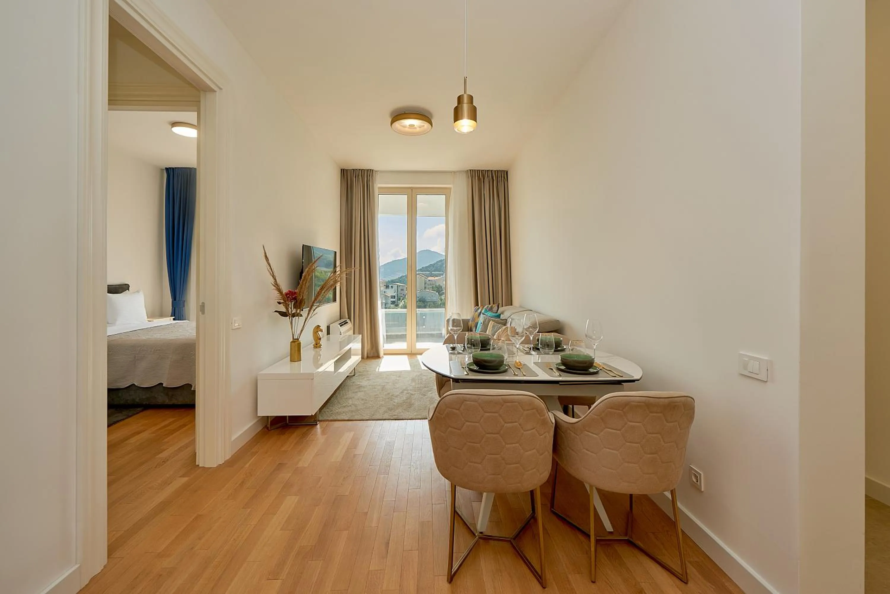 Photo of the whole room, Bed in Skyline resort