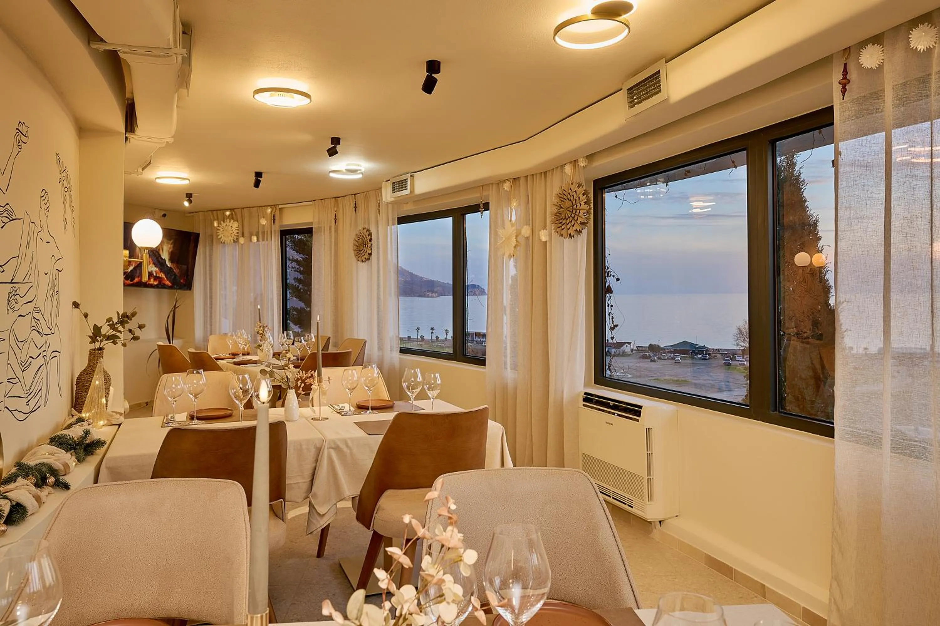 Restaurant/places to eat in Skyline resort