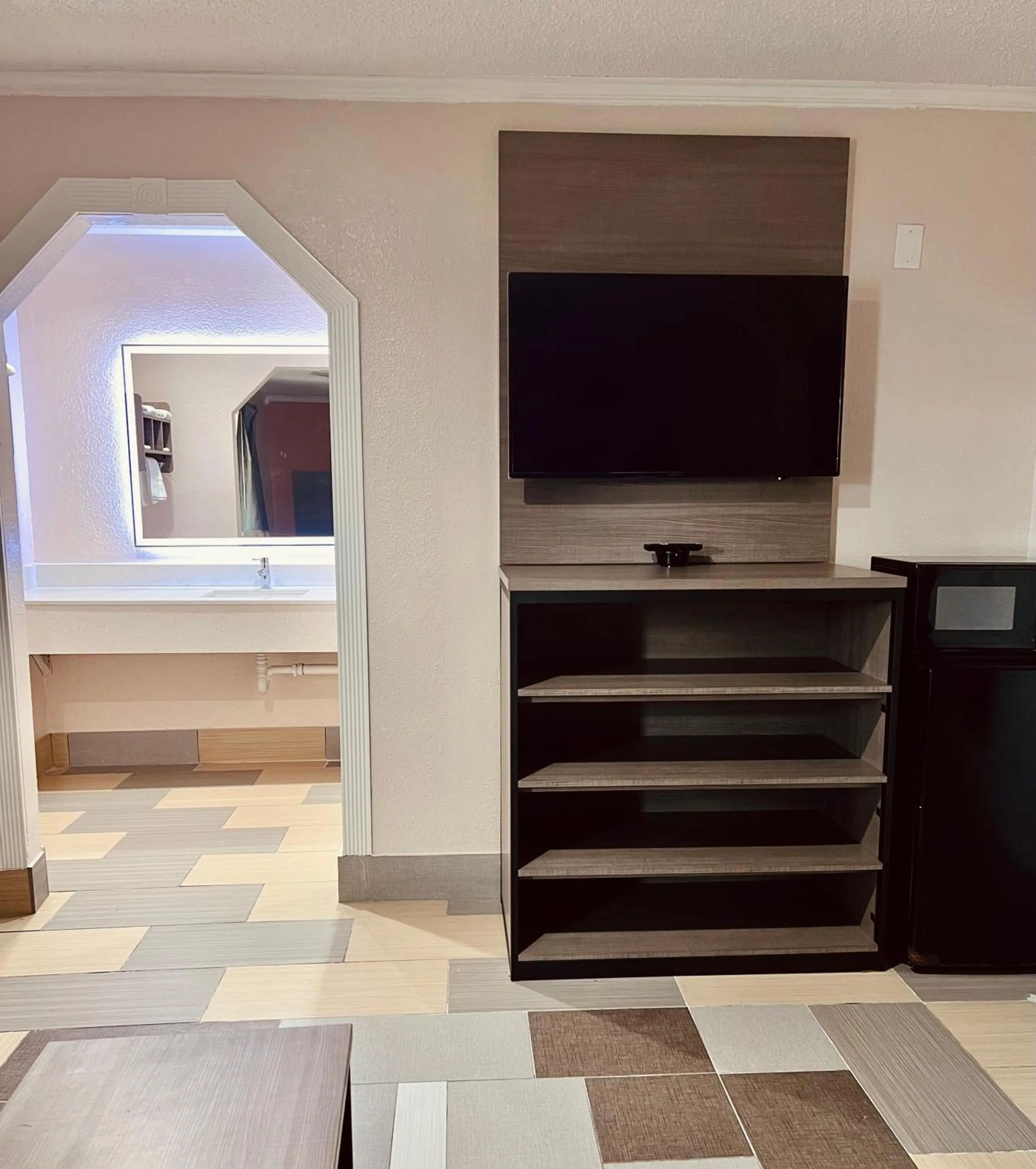 Shower in Hollywood INN - Downtown Houston