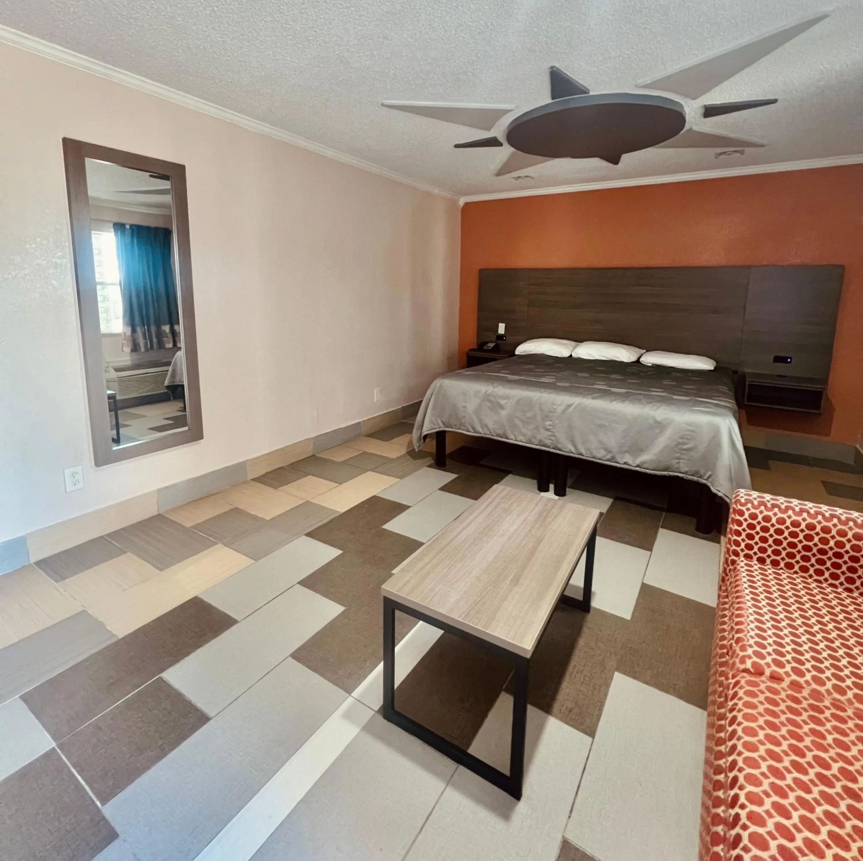 Bed in Hollywood INN - Downtown Houston