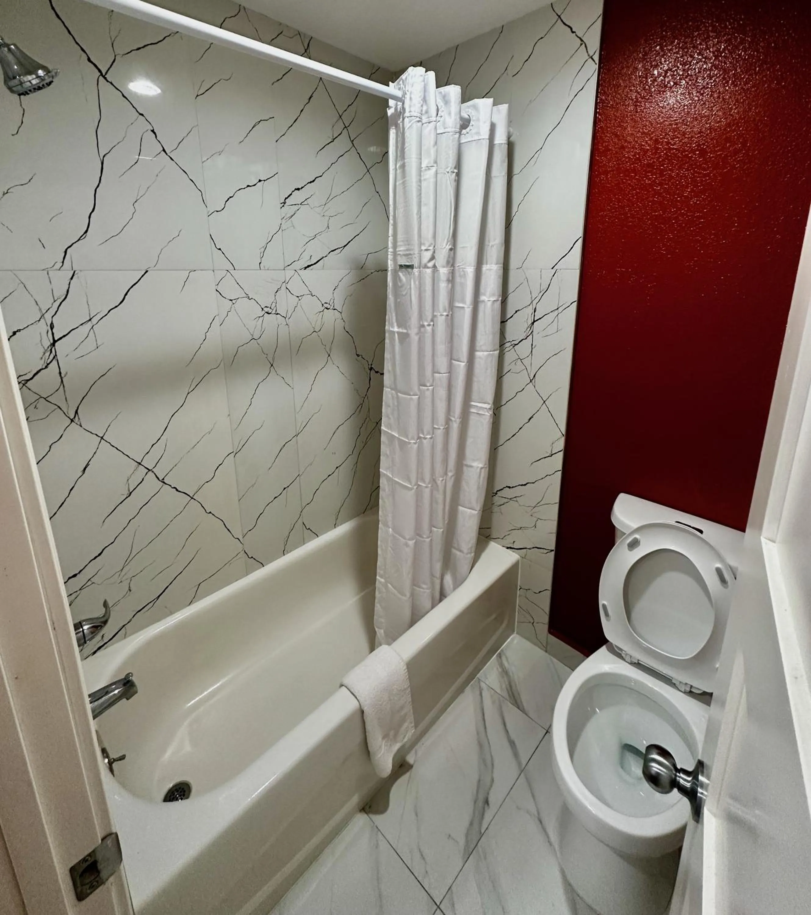 Bathroom in Hollywood INN - Downtown Houston