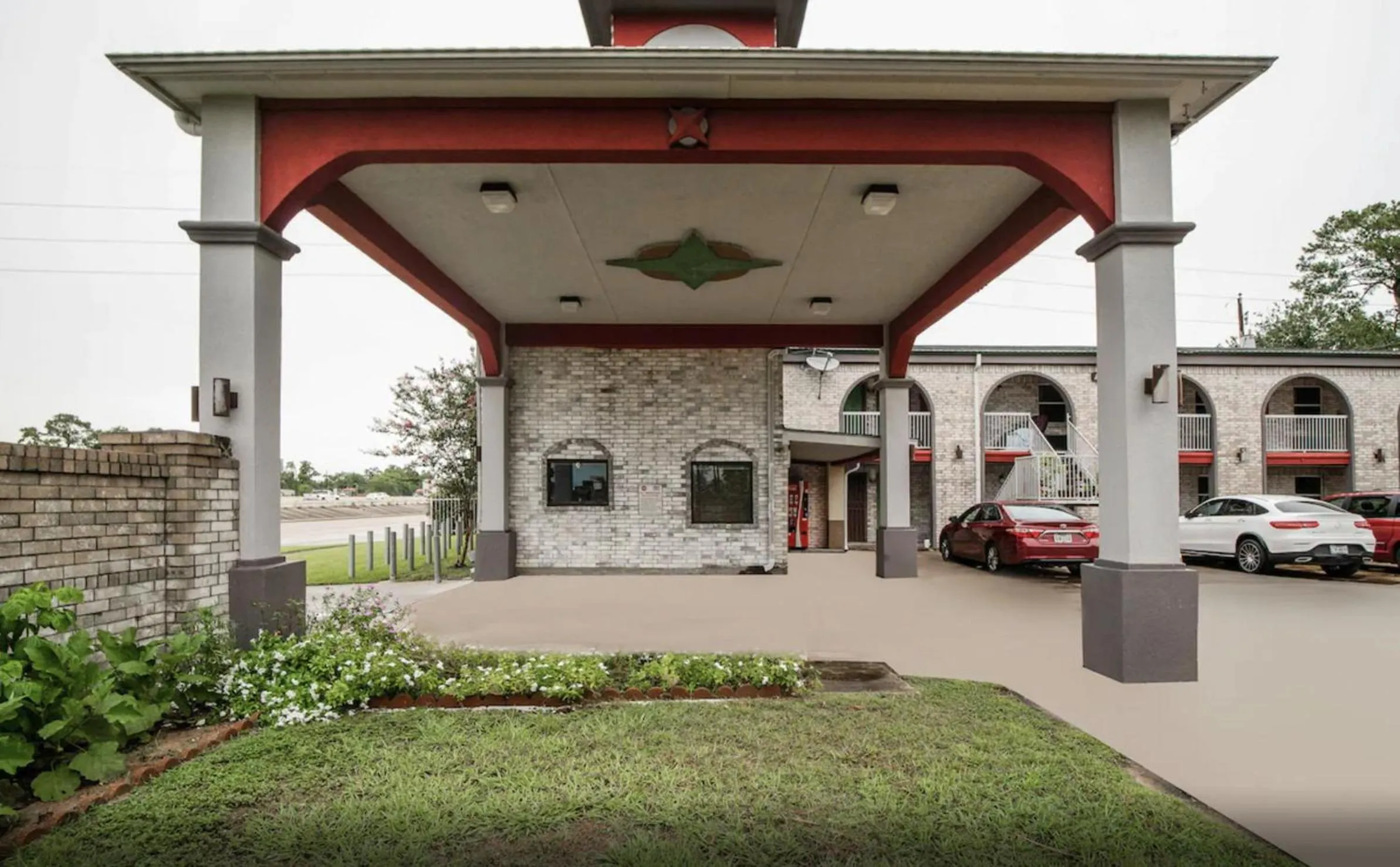 Property building in Hollywood INN - Downtown Houston