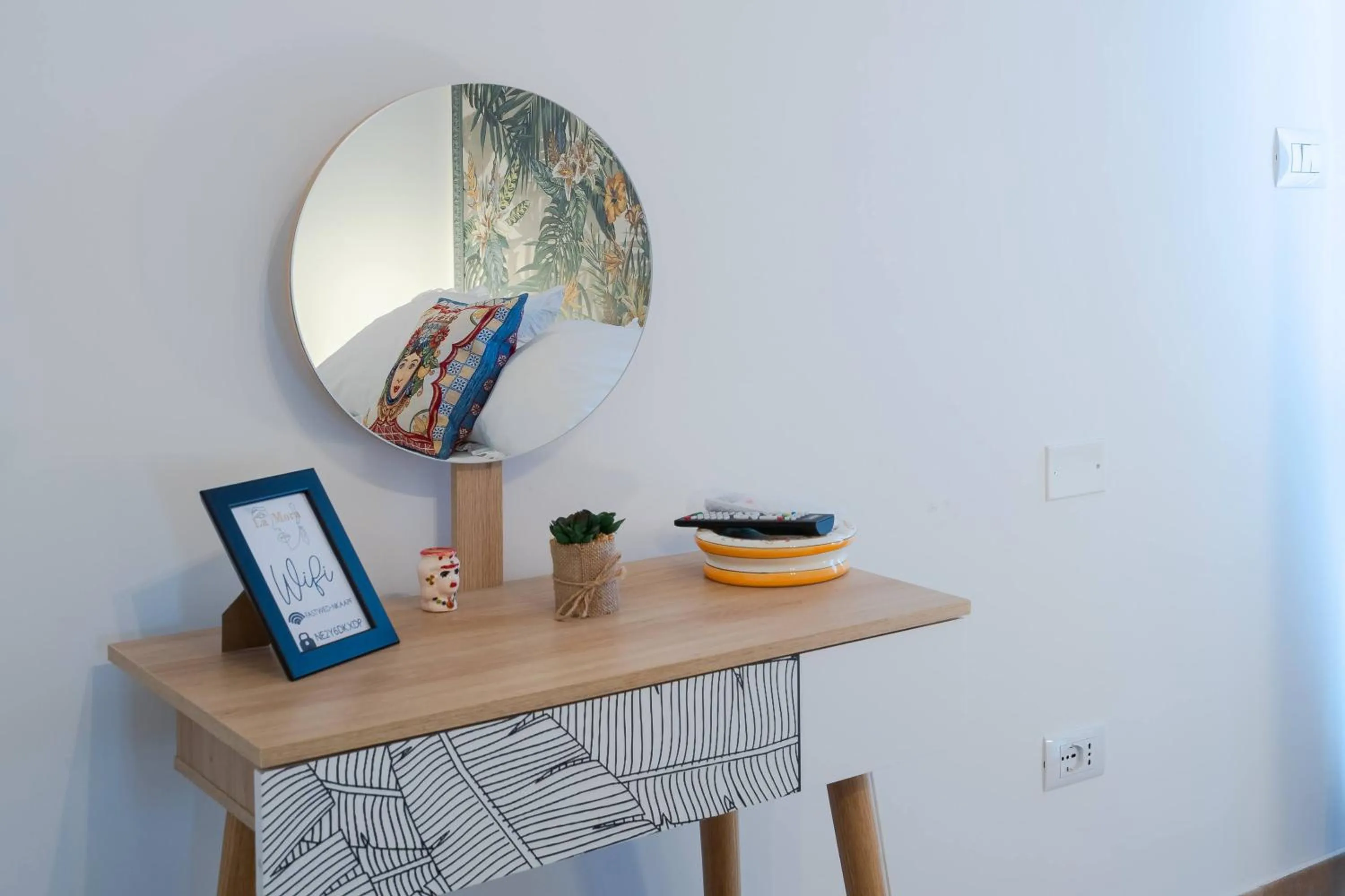 Decorative detail in La Mora B&b