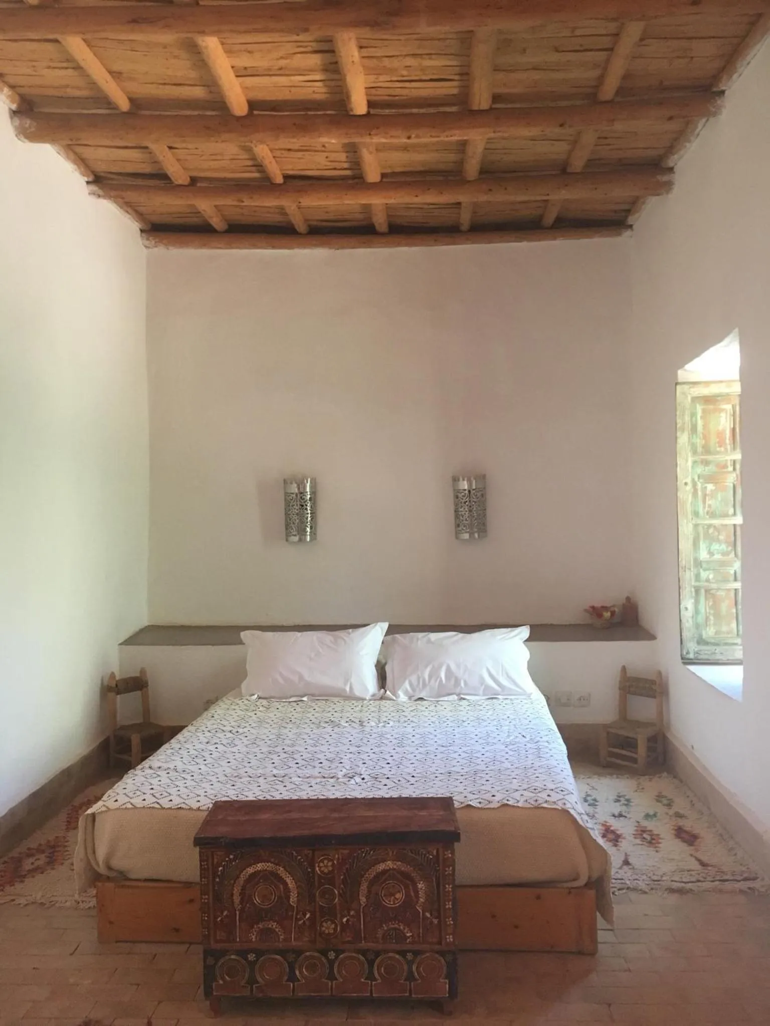 Bed in Sel d Ailleurs, Ouirgan - adults only