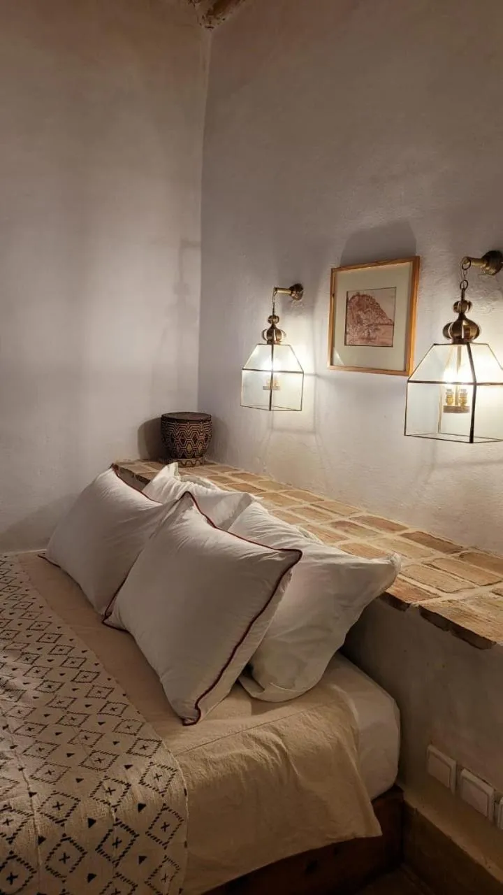 Bed in Sel d Ailleurs, Ouirgan - adults only