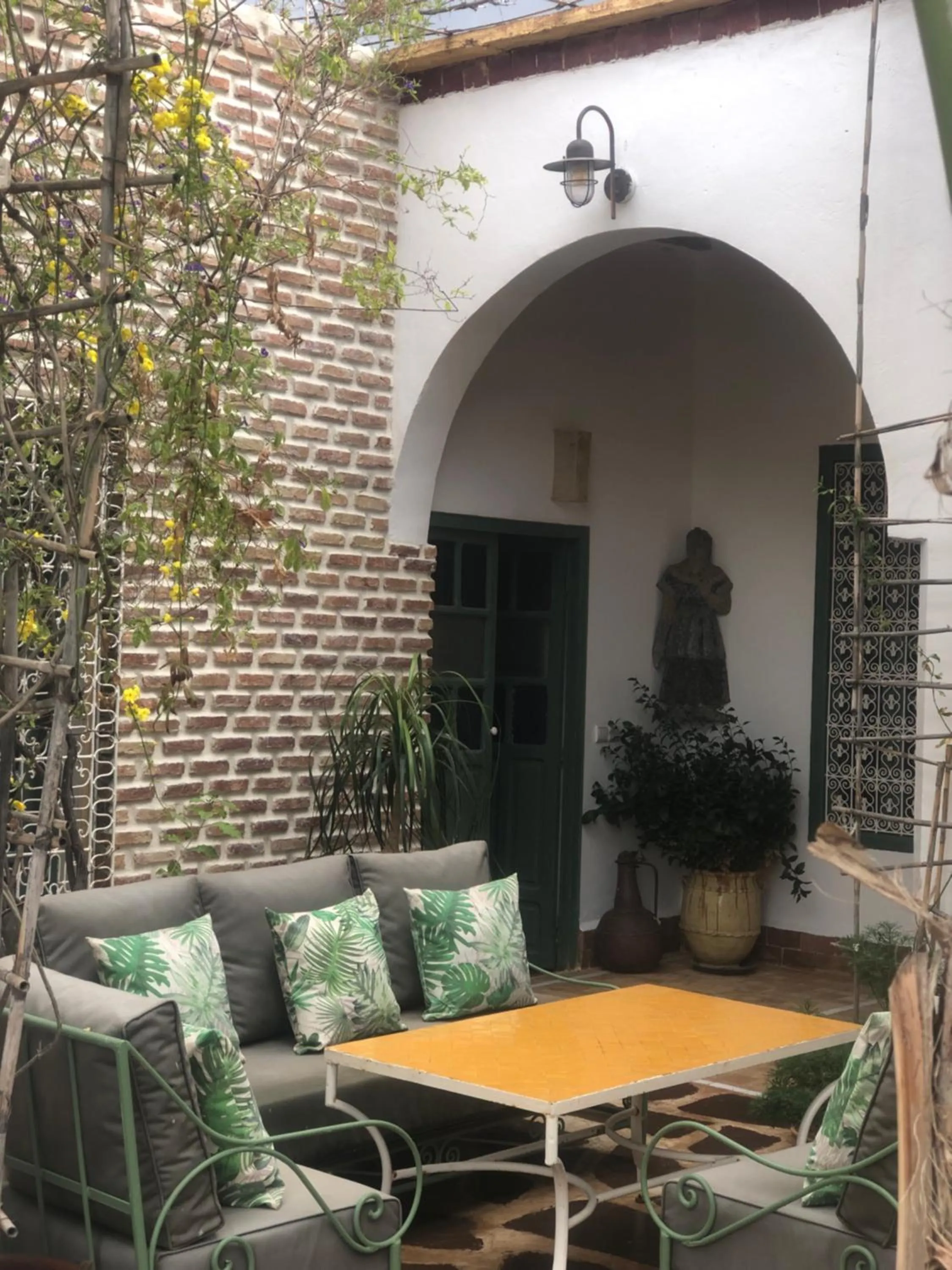 Sel d Ailleurs, Ouirgan - adults only