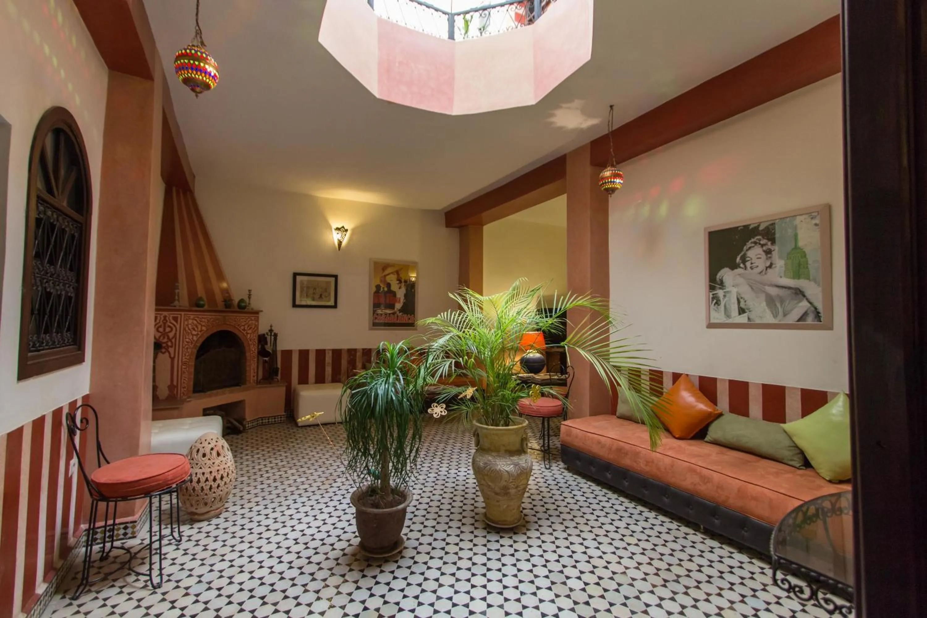 Restaurant/places to eat in Riad Norma