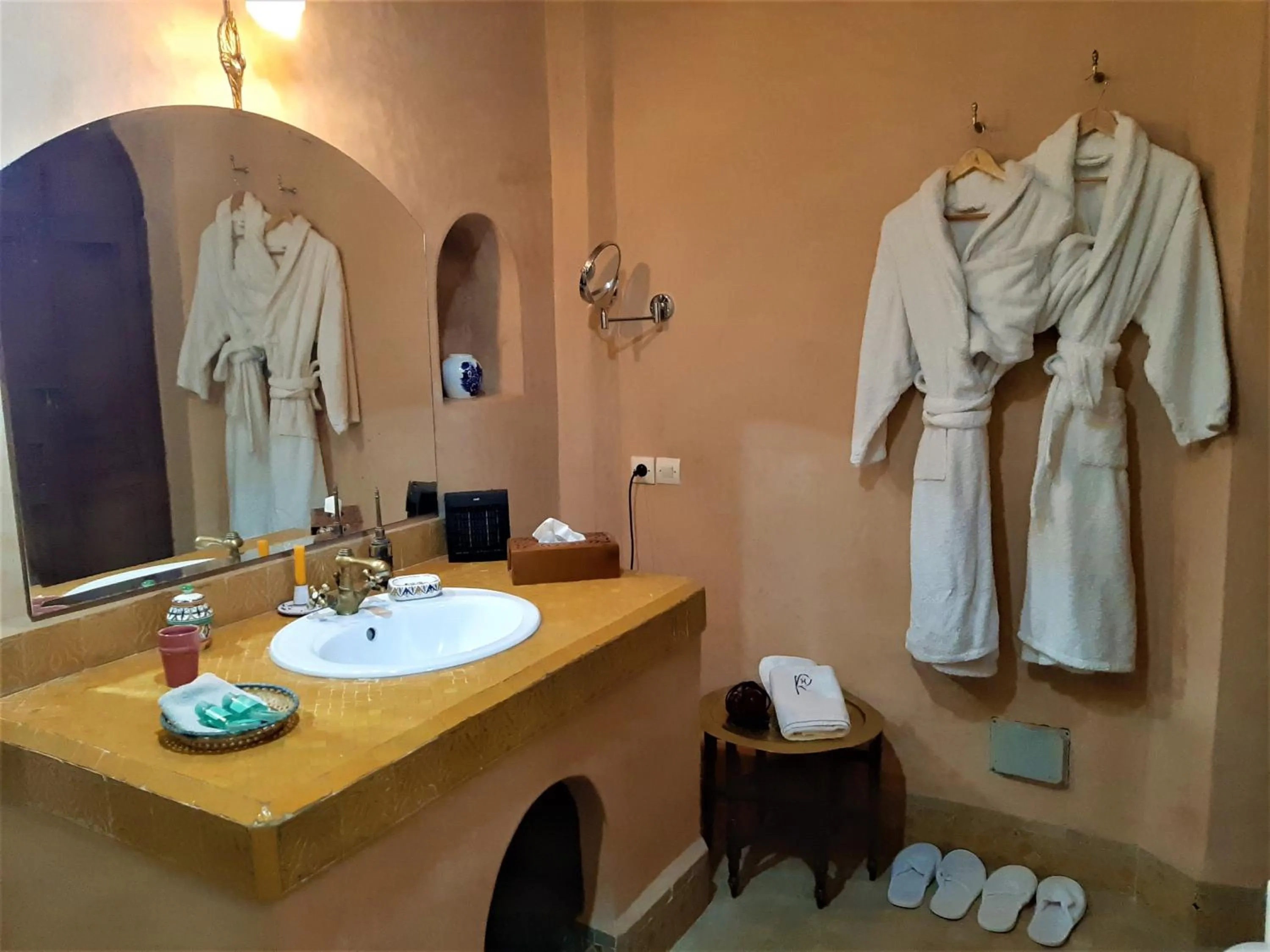 Shower in Riad Norma