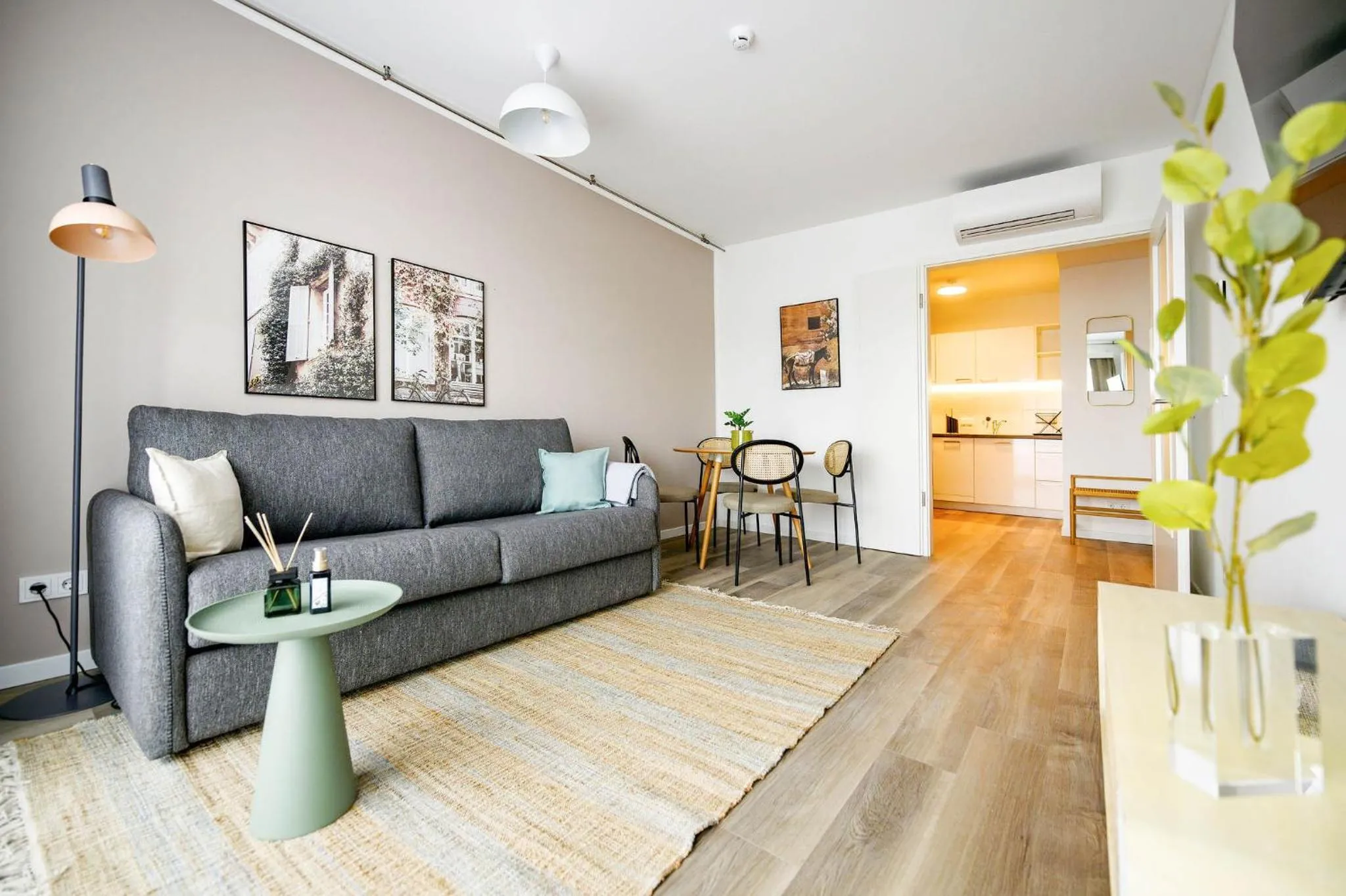 TV and multimedia in Limehome Budapest Mosonyi