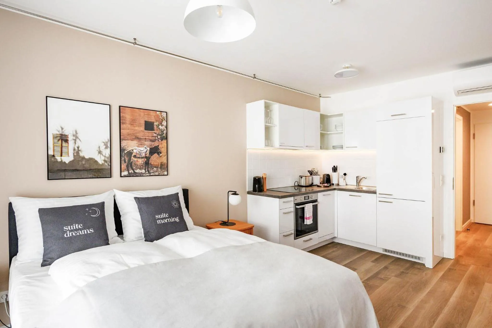 Kitchen or kitchenette, Bed in Limehome Budapest Mosonyi