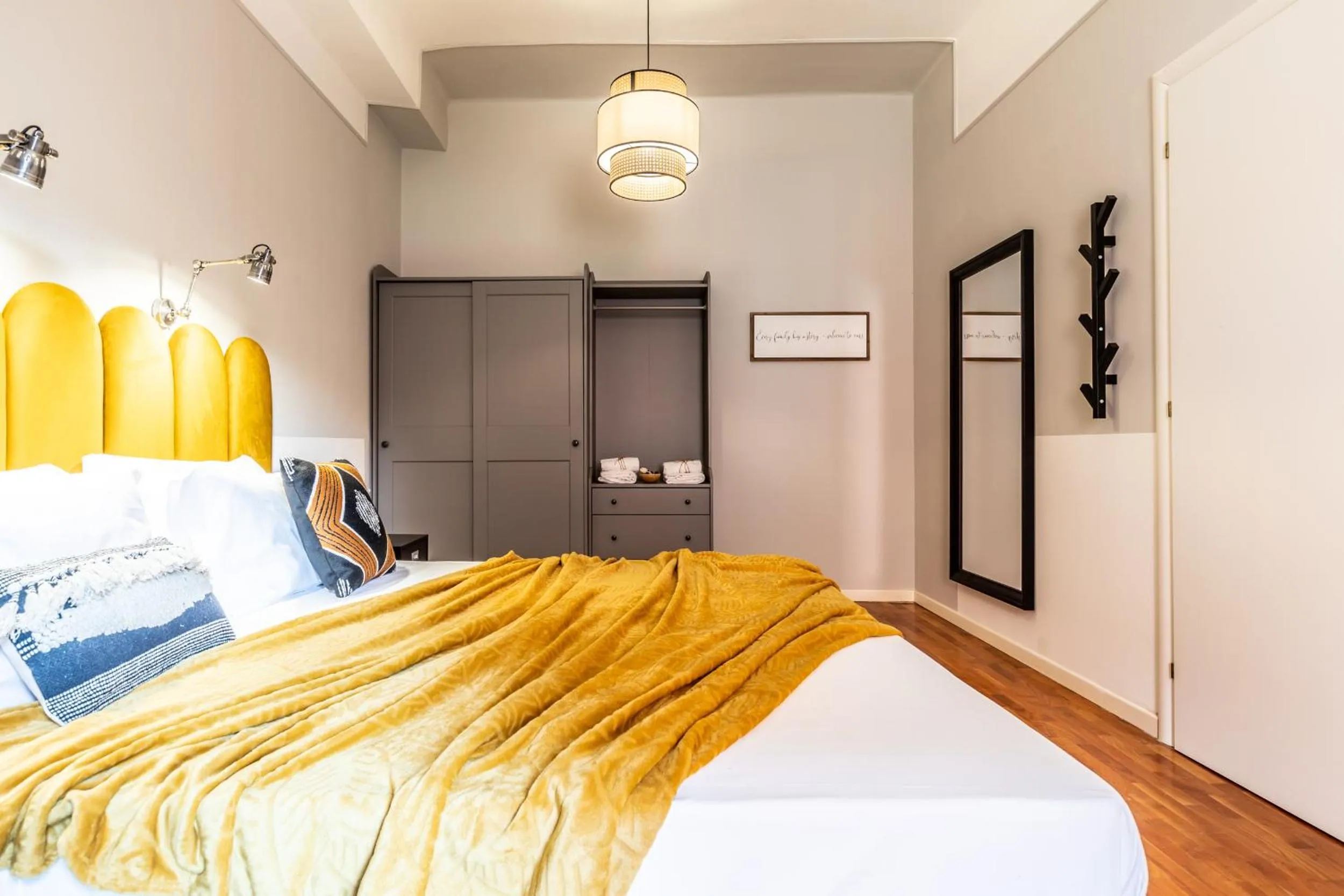 Bedroom, Bed in HouSmart Capo di Lucca 1