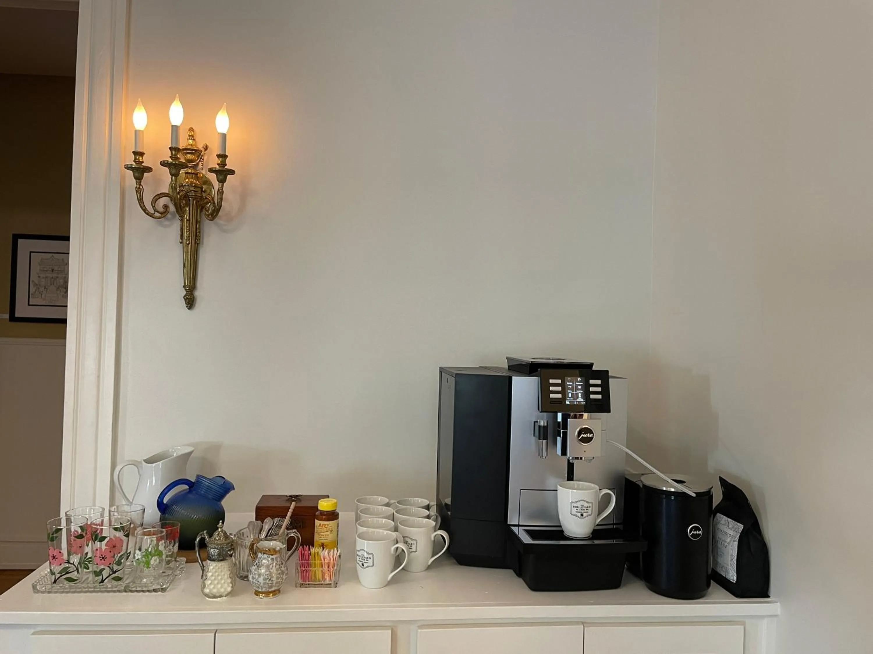 Coffee/tea facilities in The Boulevard Inn