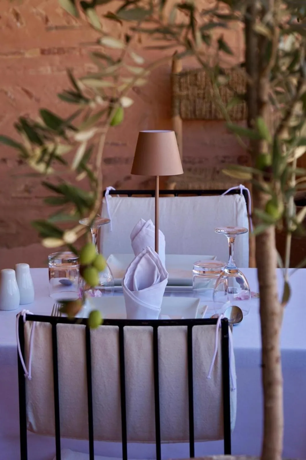 Restaurant/places to eat in Riad Tzarra