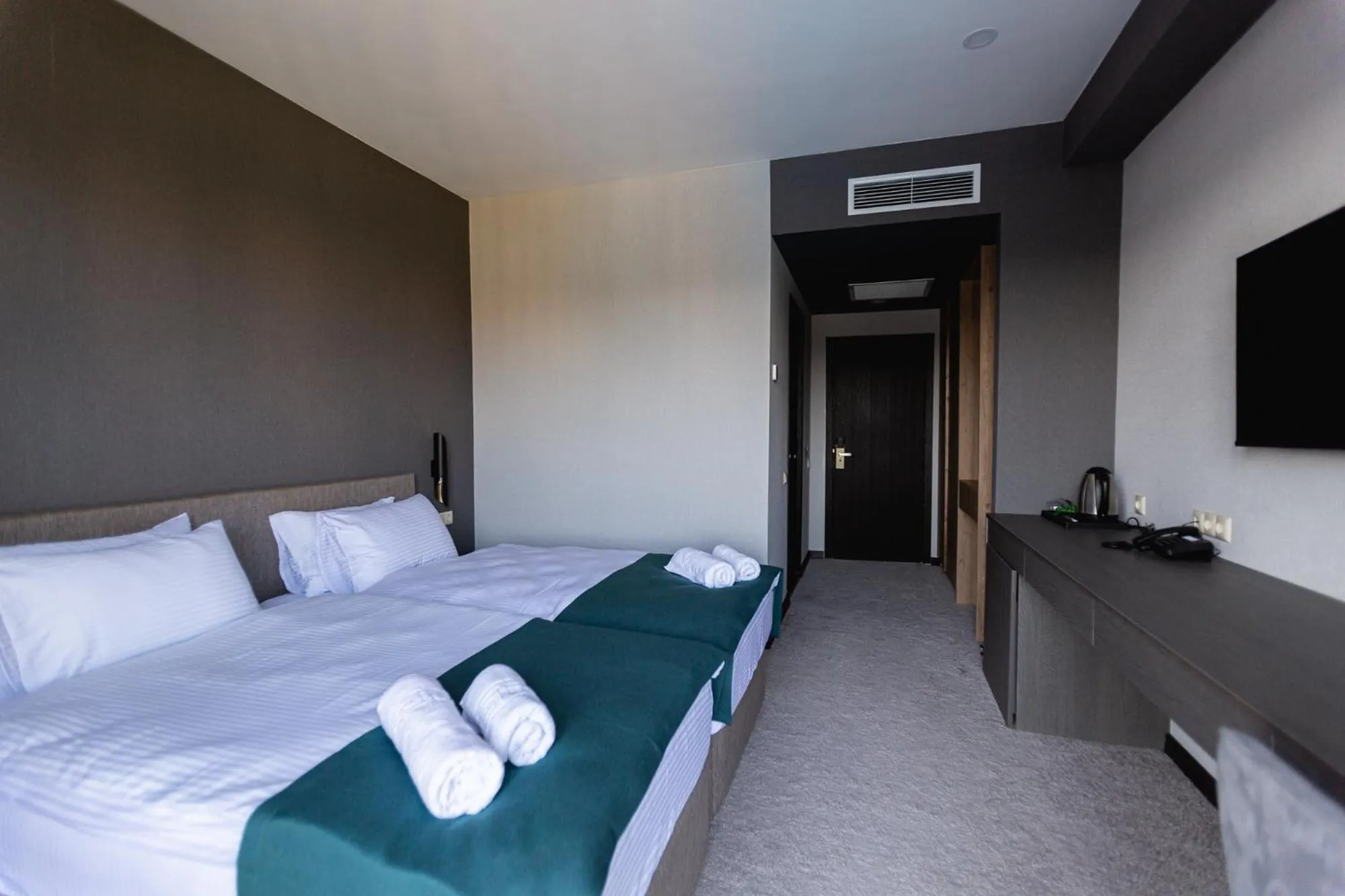 TV and multimedia, Bed in West Inn Georgia