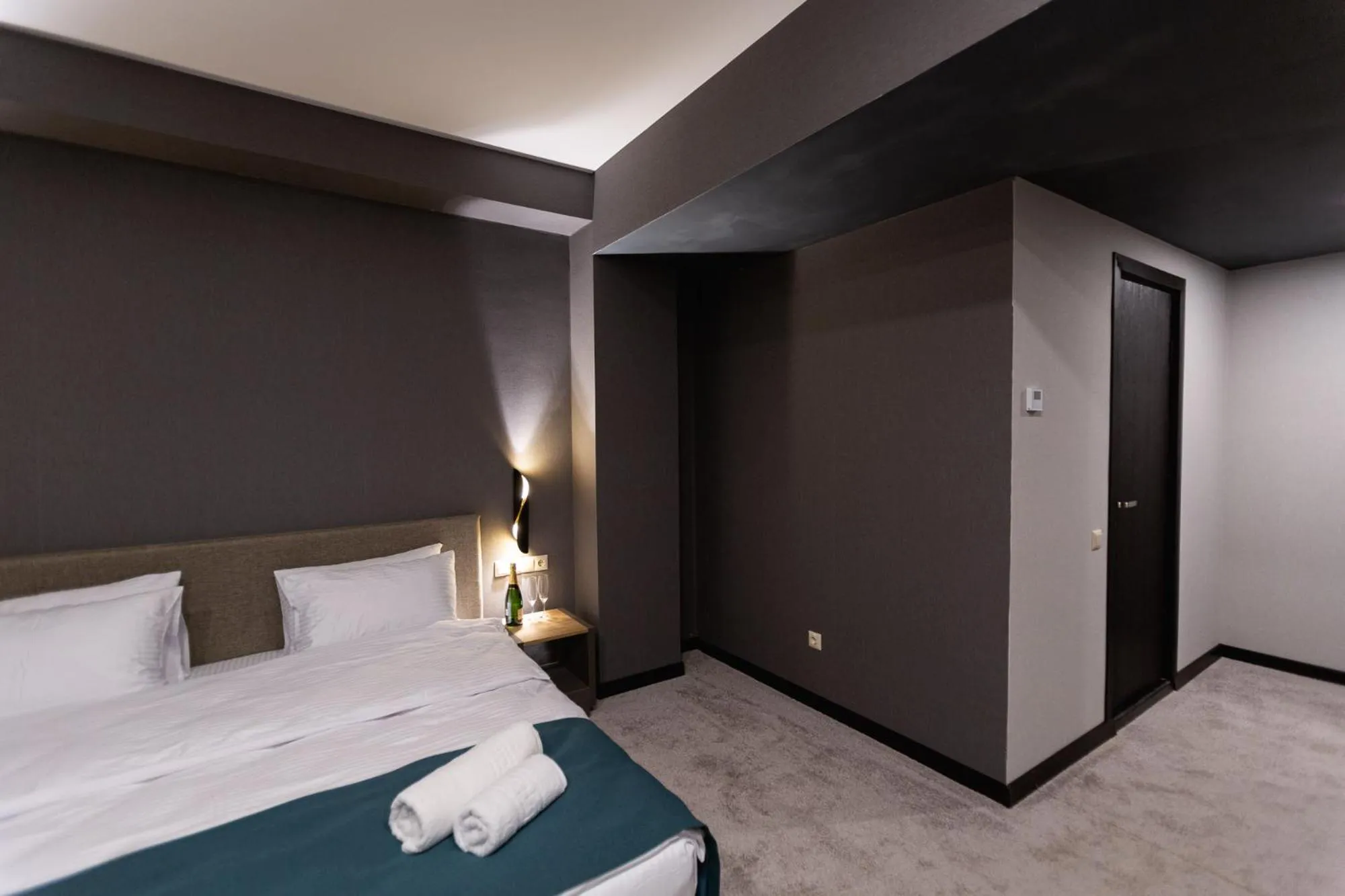 Photo of the whole room, Bed in West Inn Georgia