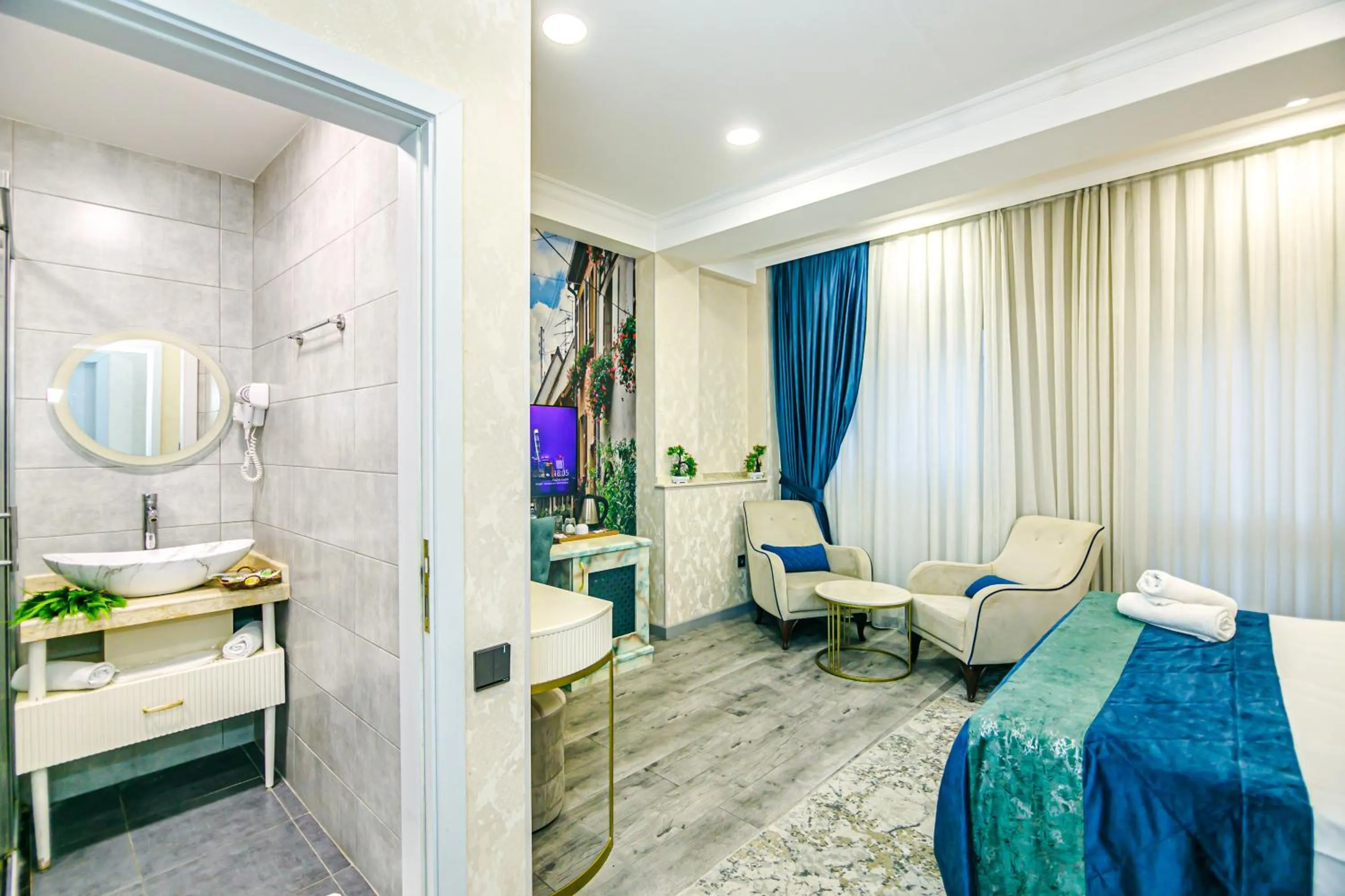 Photo of the whole room, Bed in Essam Deluxe Hotel